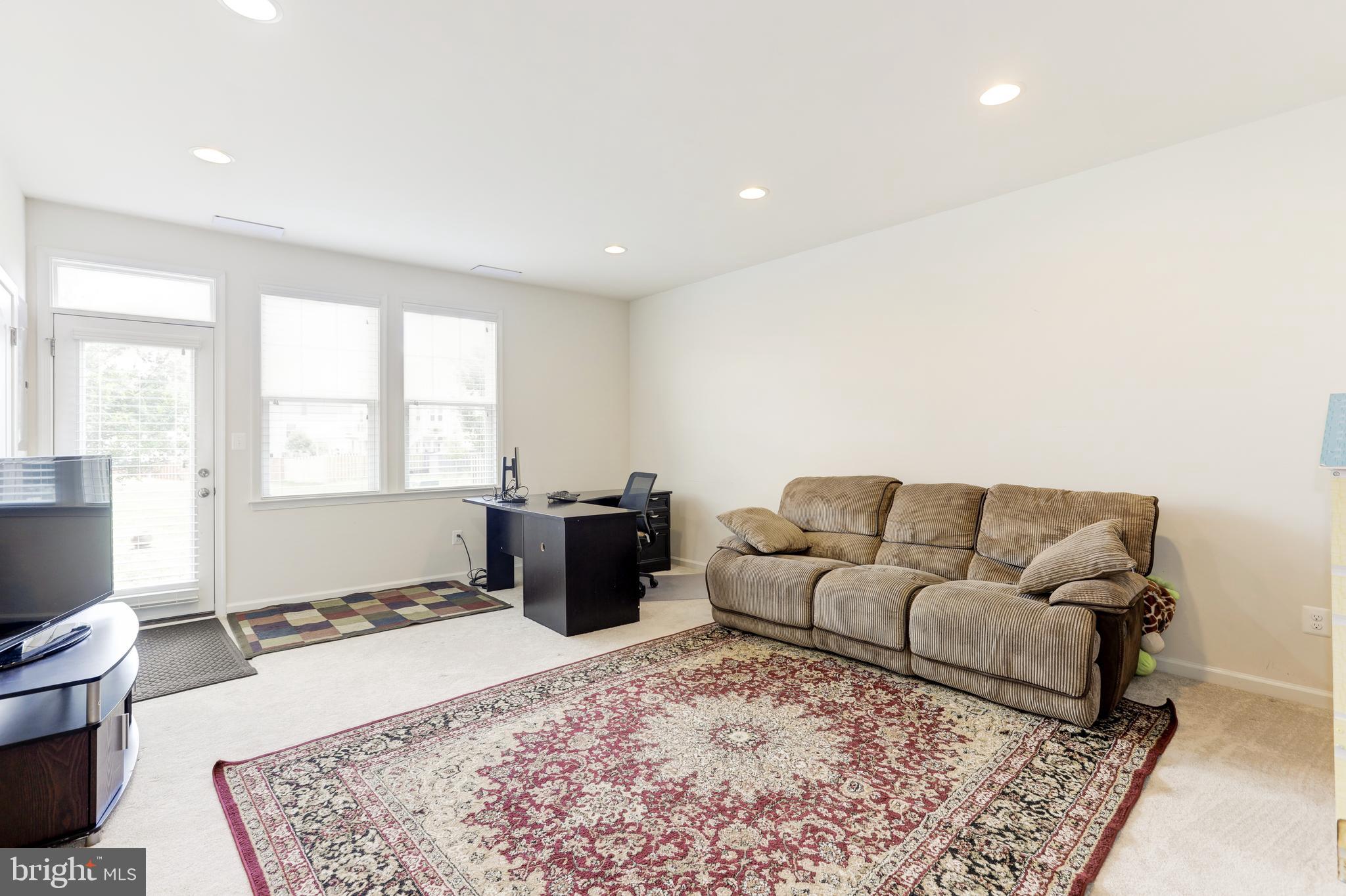 STONE RIDGE LAND BAY 3 - Residential Lease