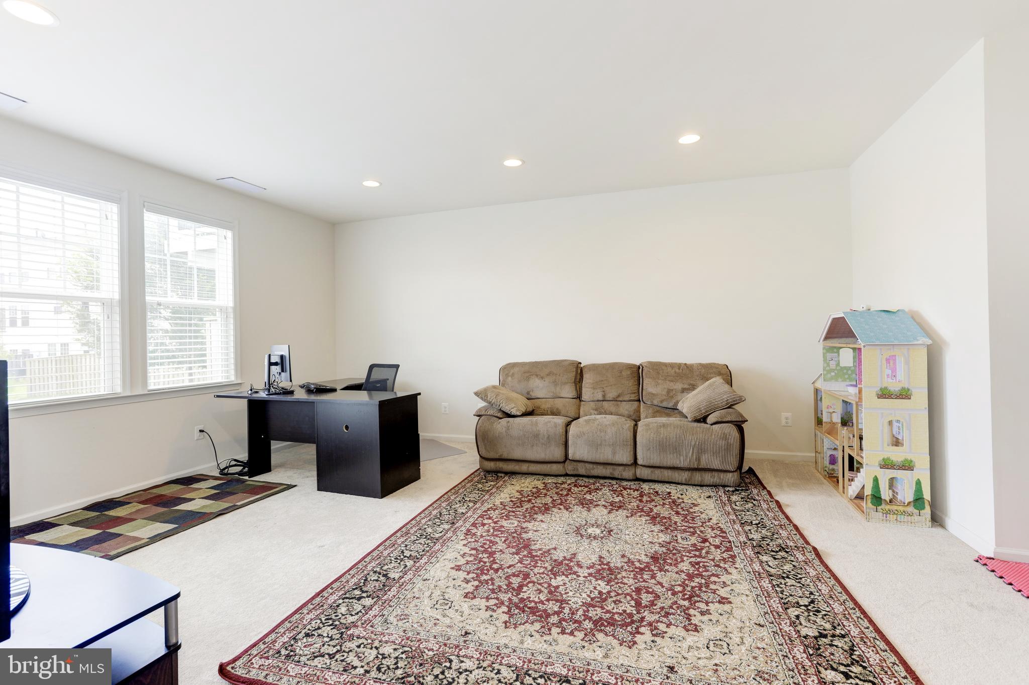 STONE RIDGE LAND BAY 3 - Residential Lease