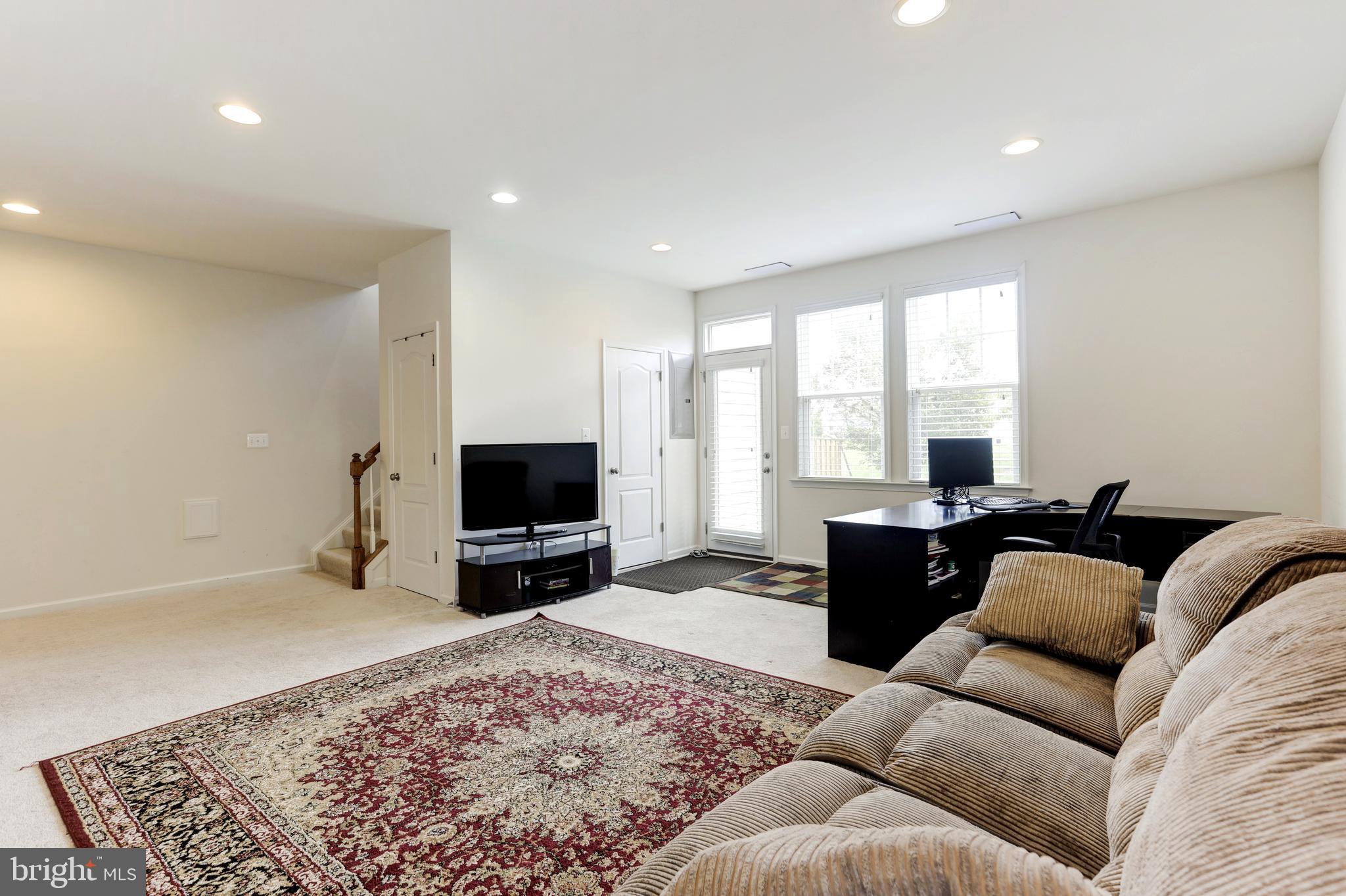 STONE RIDGE LAND BAY 3 - Residential Lease