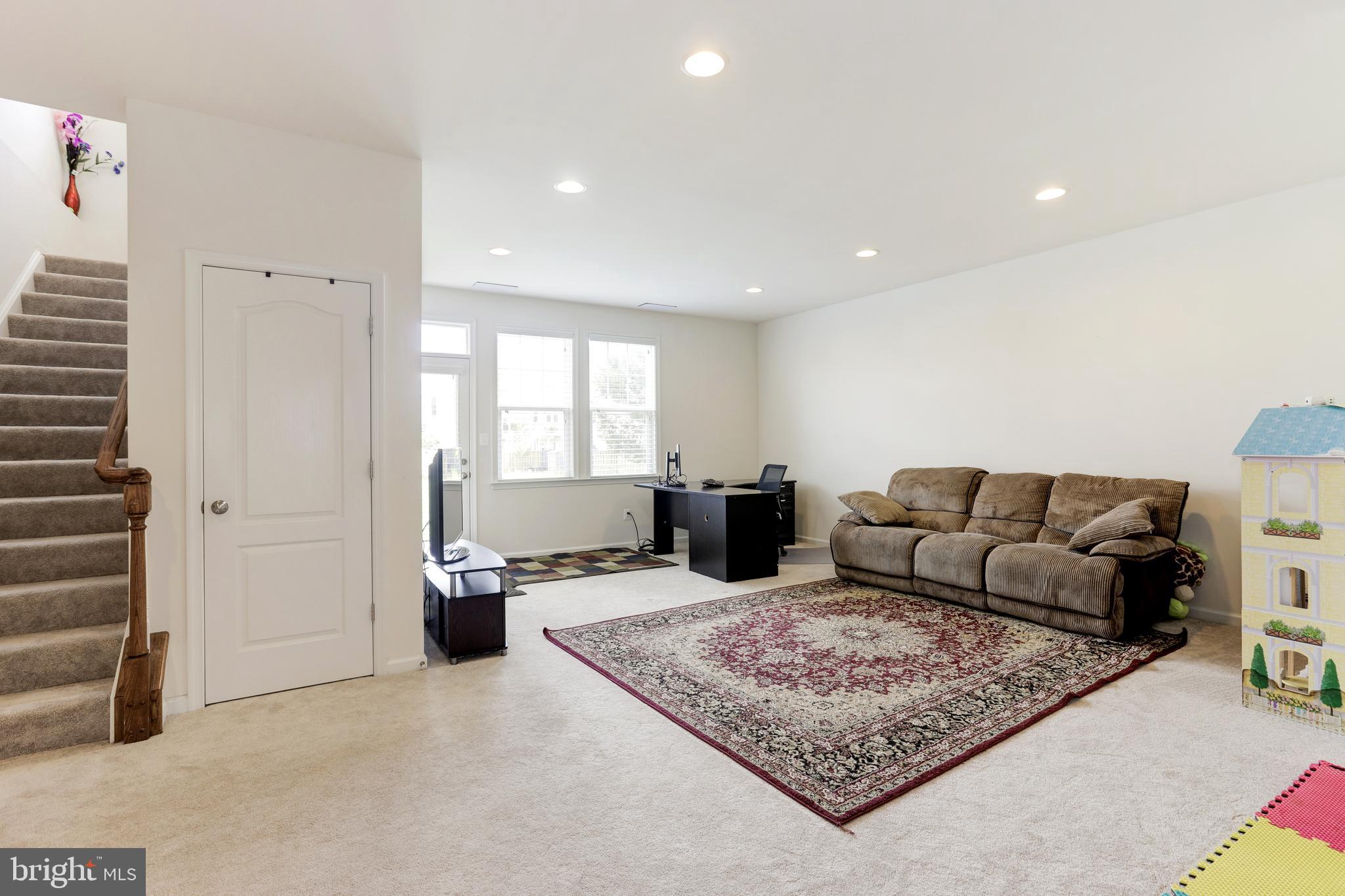 STONE RIDGE LAND BAY 3 - Residential Lease