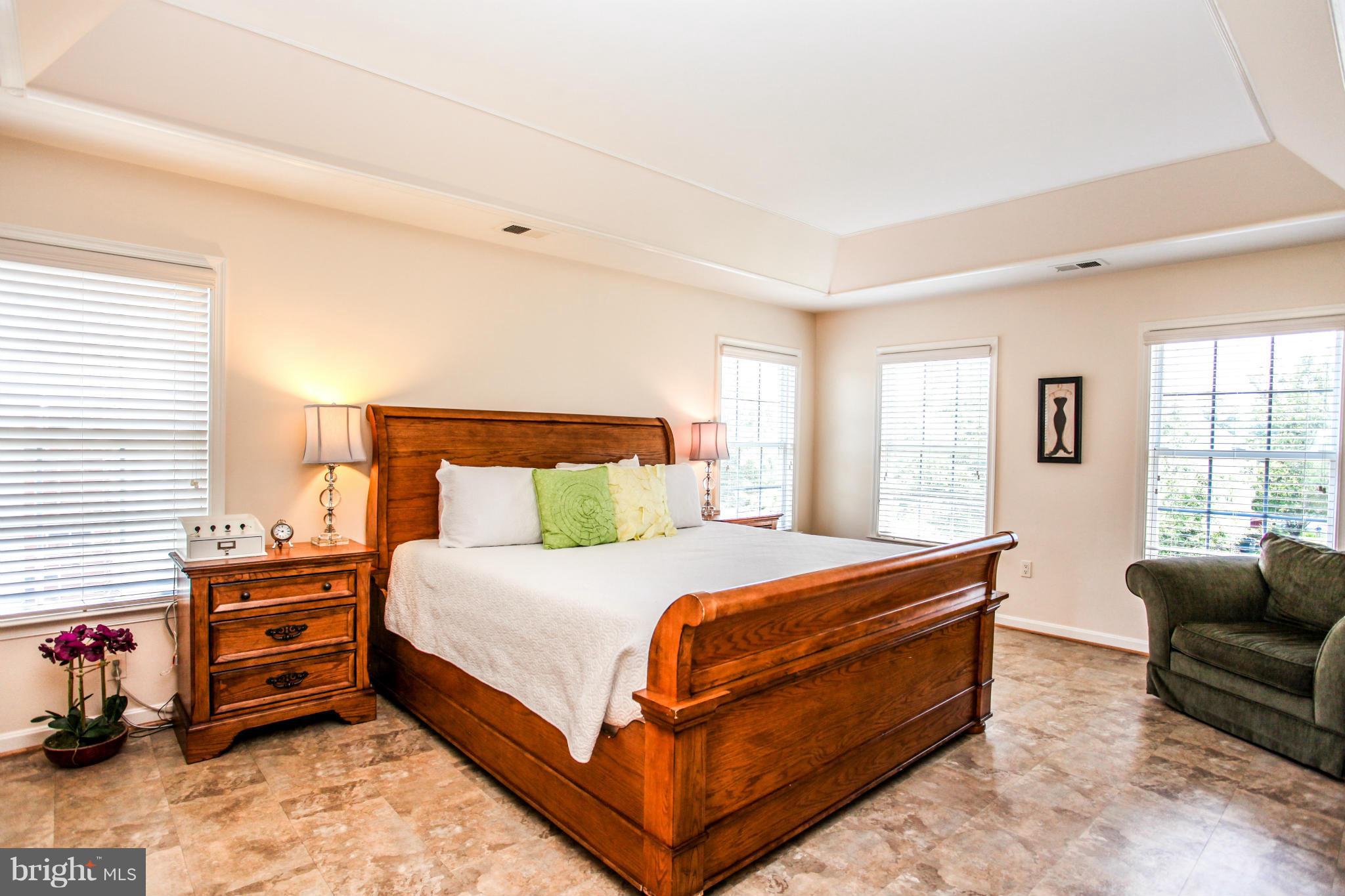 ASHBURN VILLAGE - Residential