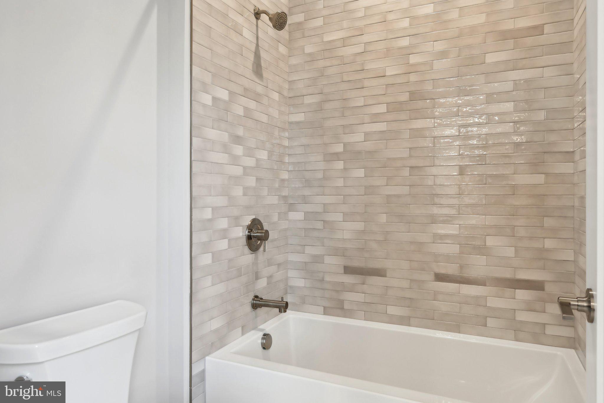 GARNET POINTE - Residential