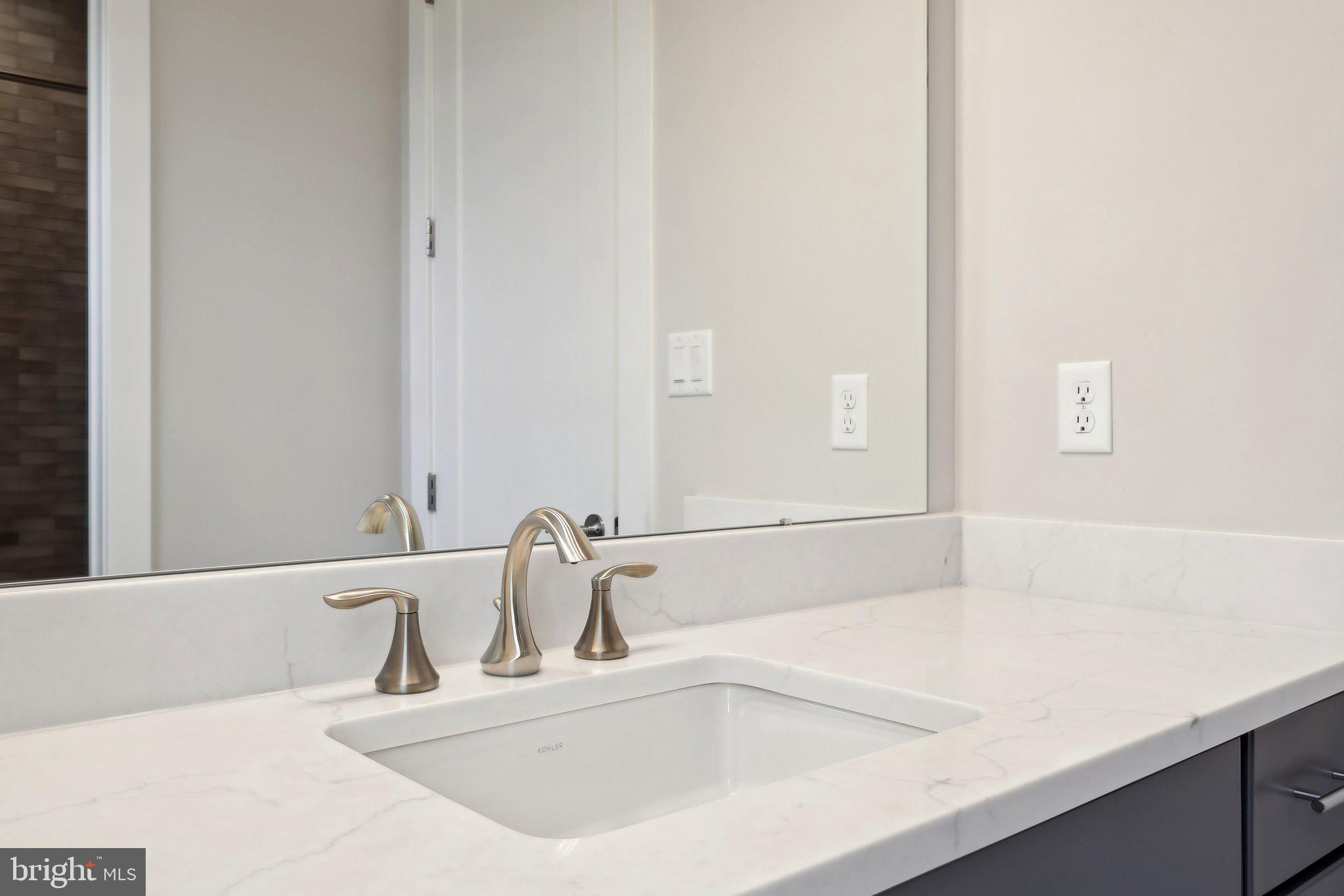 GARNET POINTE - Residential