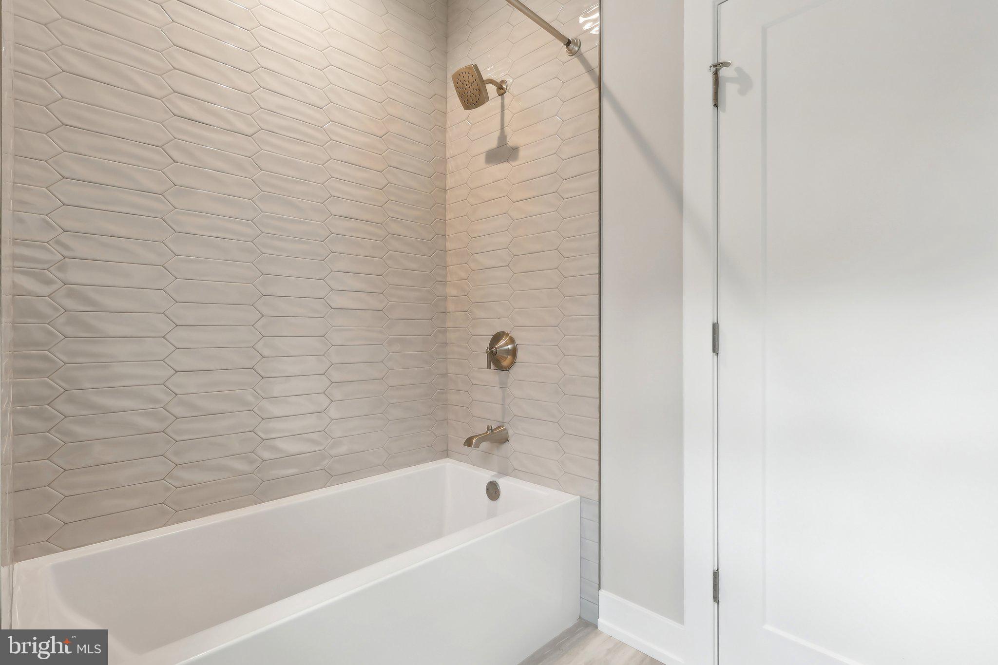 GARNET POINTE - Residential