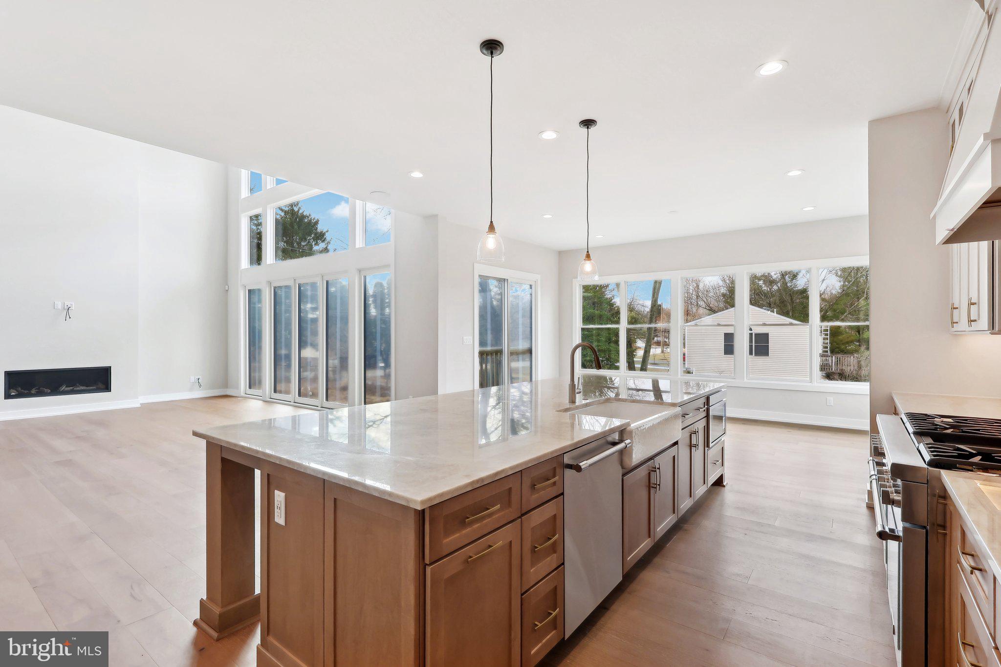 GARNET POINTE - Residential