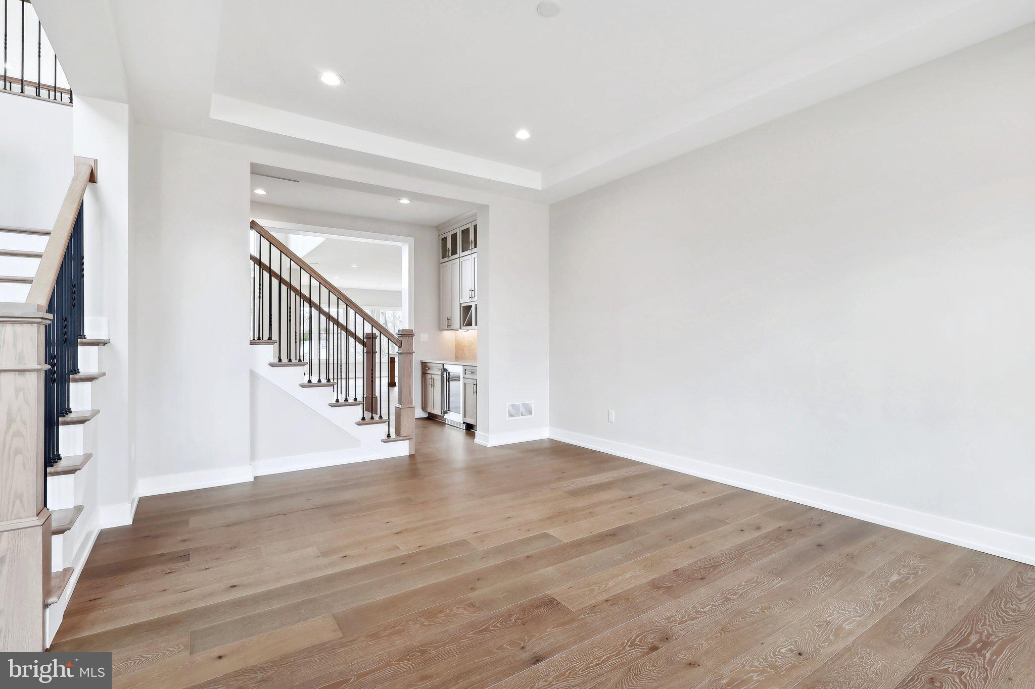 GARNET POINTE - Residential