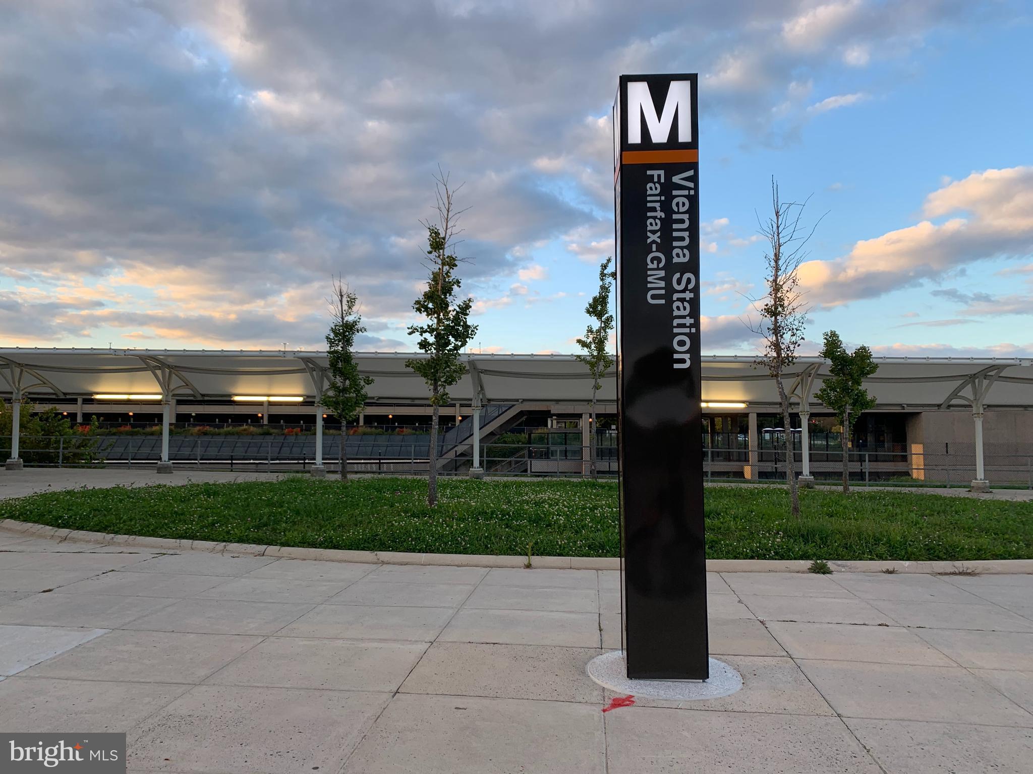 LINDEN SQUARE - Residential