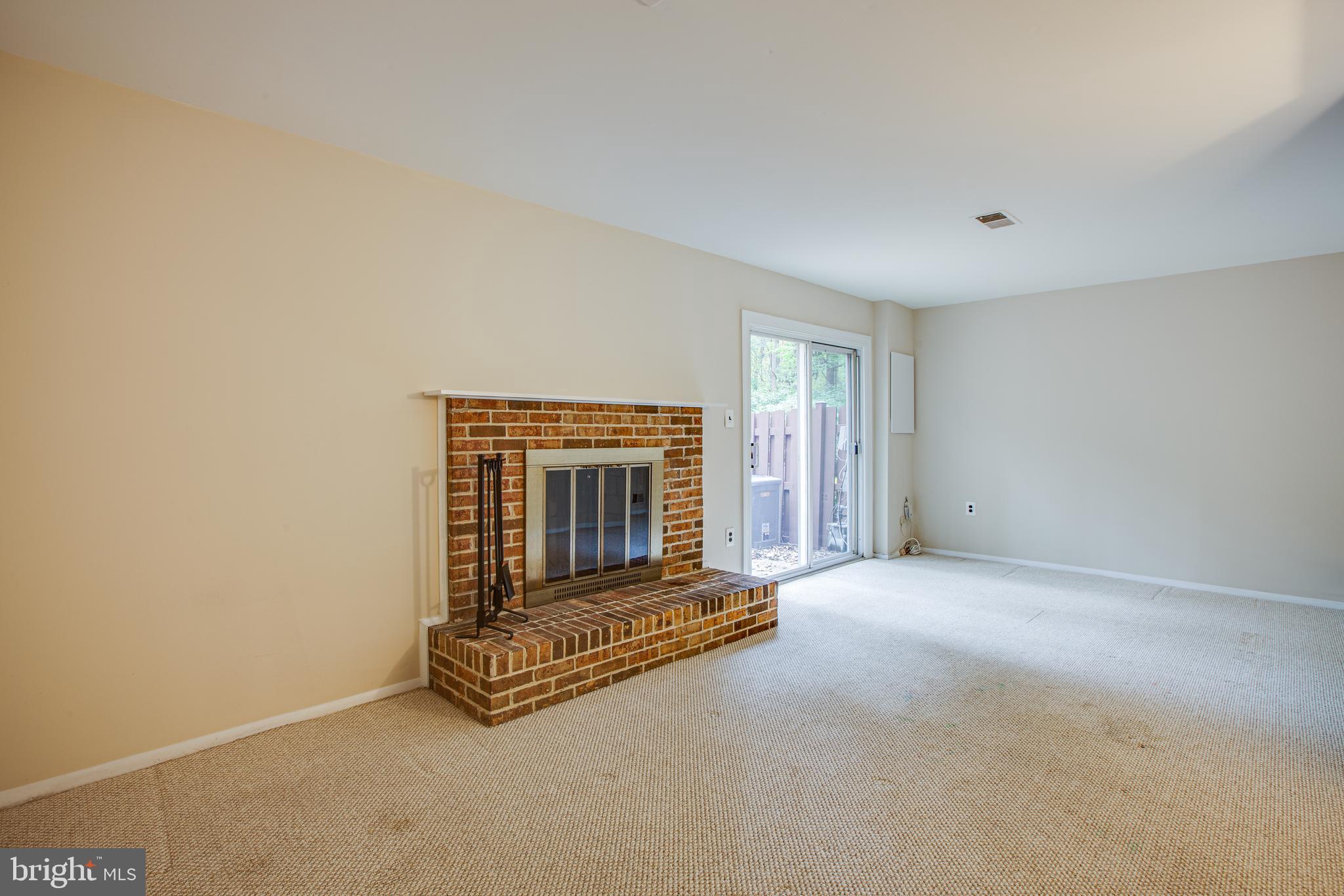 LINDEN SQUARE - Residential