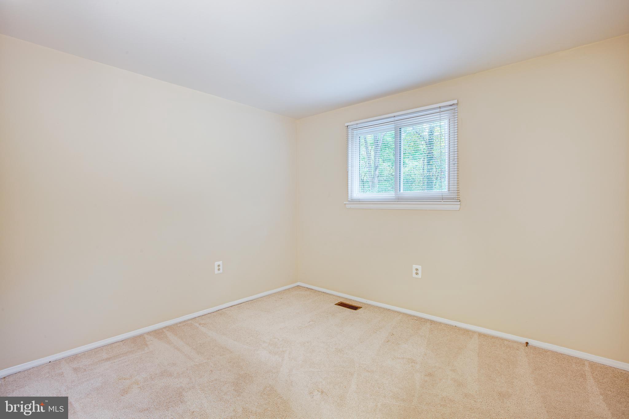 LINDEN SQUARE - Residential