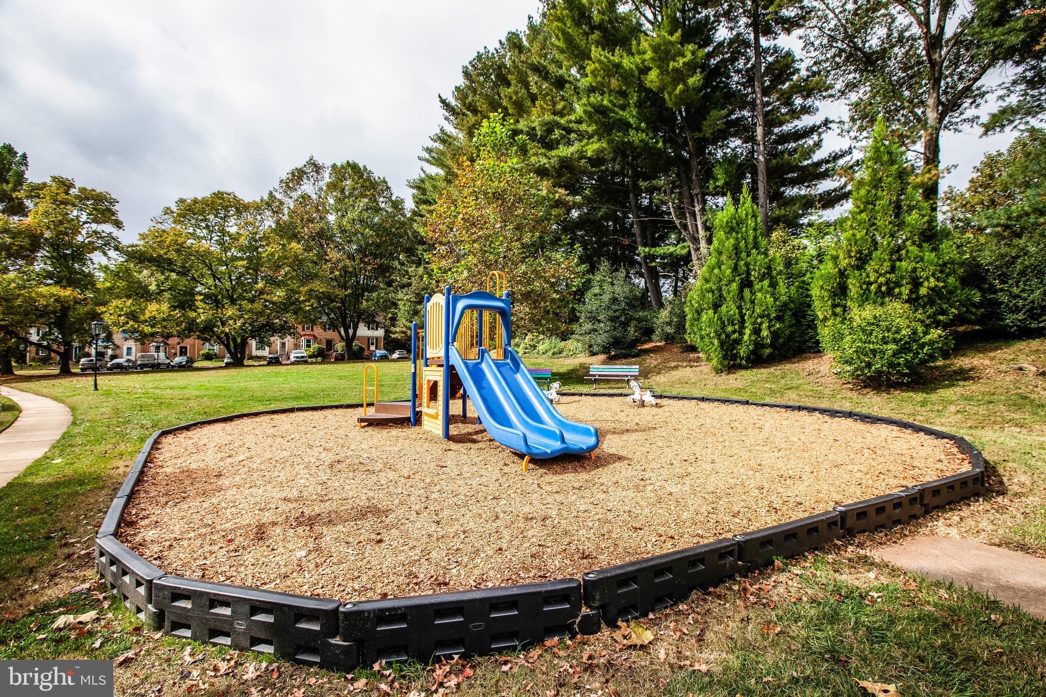 LINDEN SQUARE - Residential