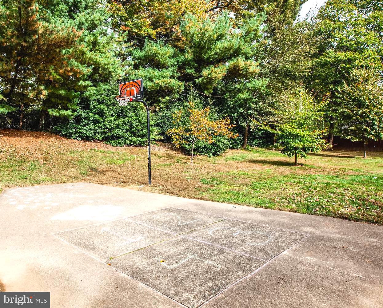 LINDEN SQUARE - Residential