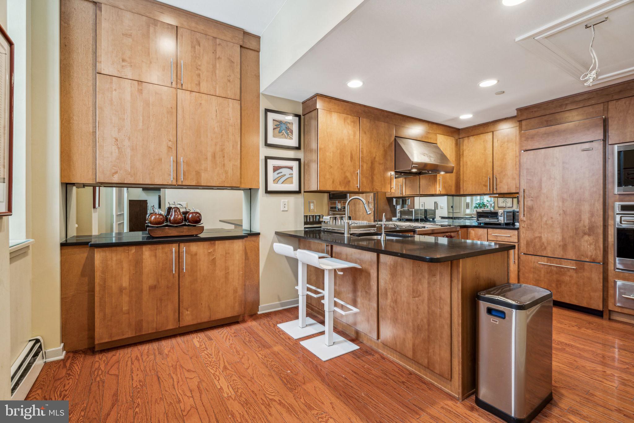 SOCIETY HILL - Residential