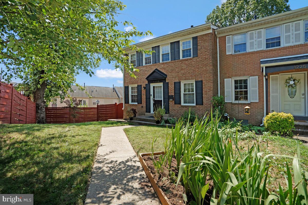 1223 FOX RUN PLACE