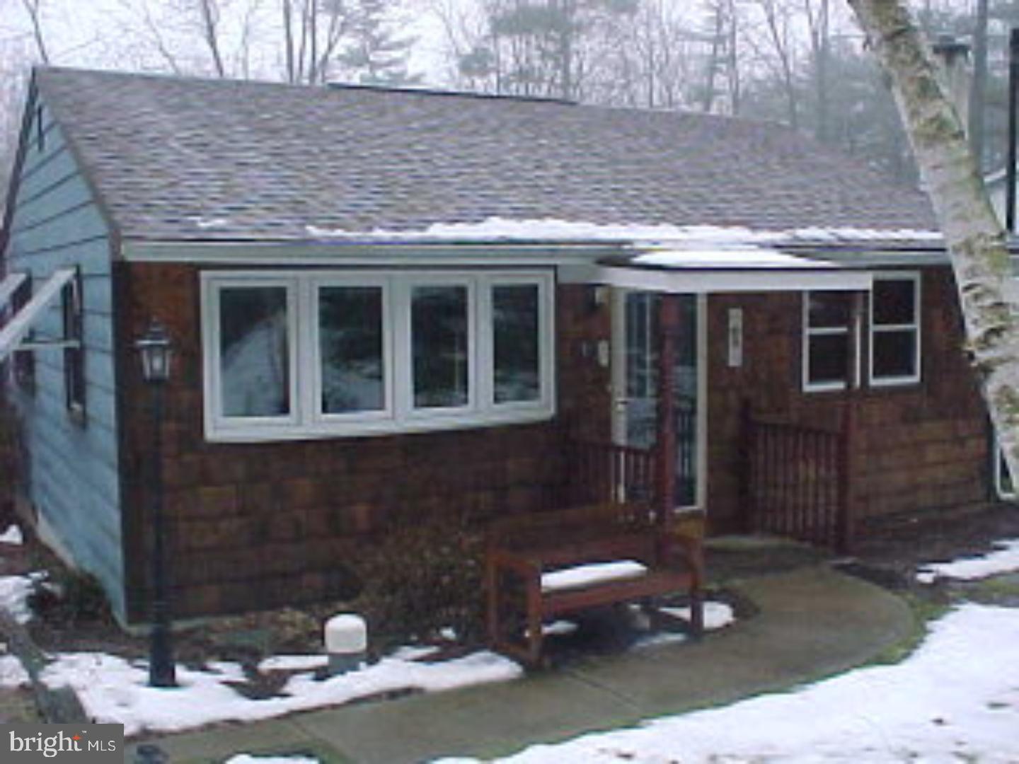 SWEET ARROW LAKE - Residential