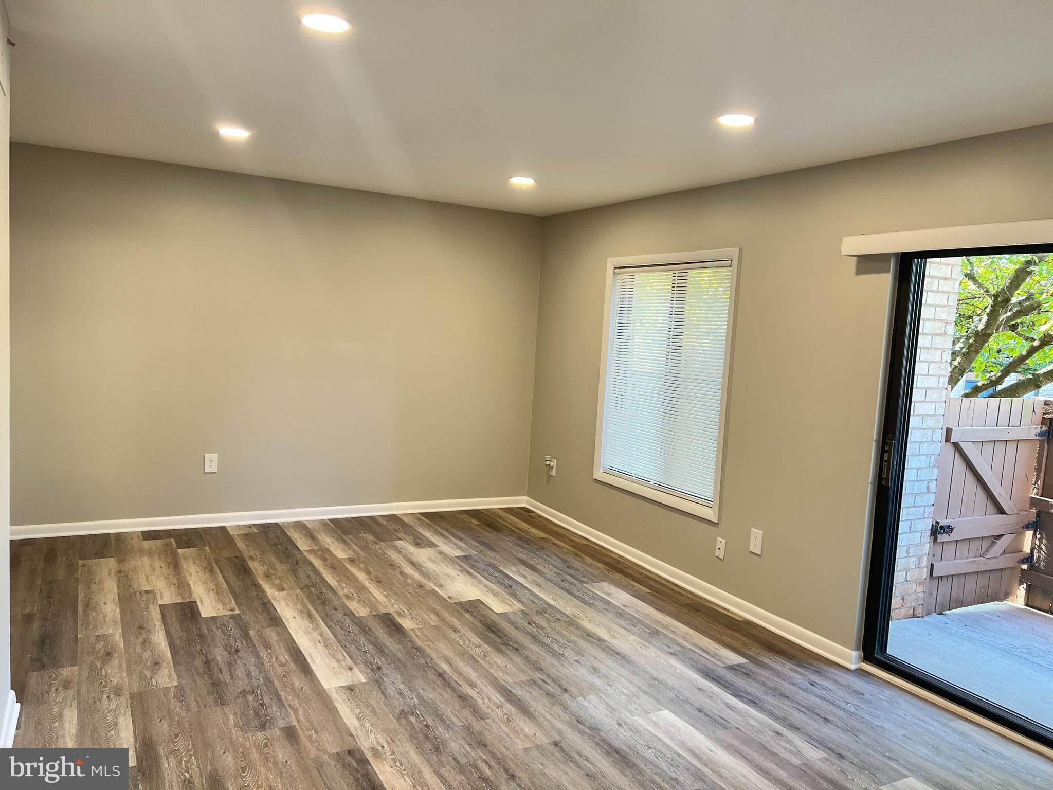 HUNTING RIDGE CONDOMINIUM - Residential Lease