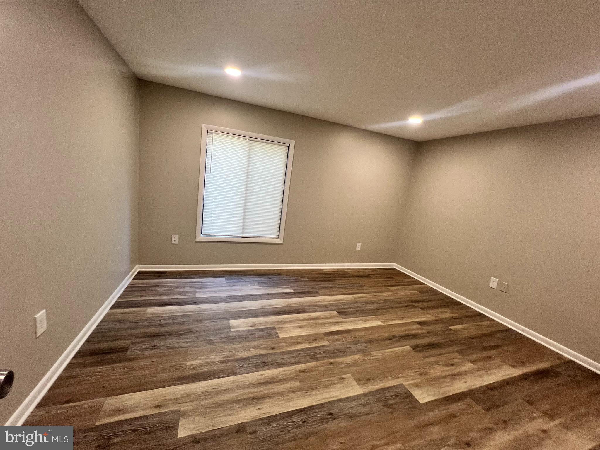 HUNTING RIDGE CONDOMINIUM - Residential Lease