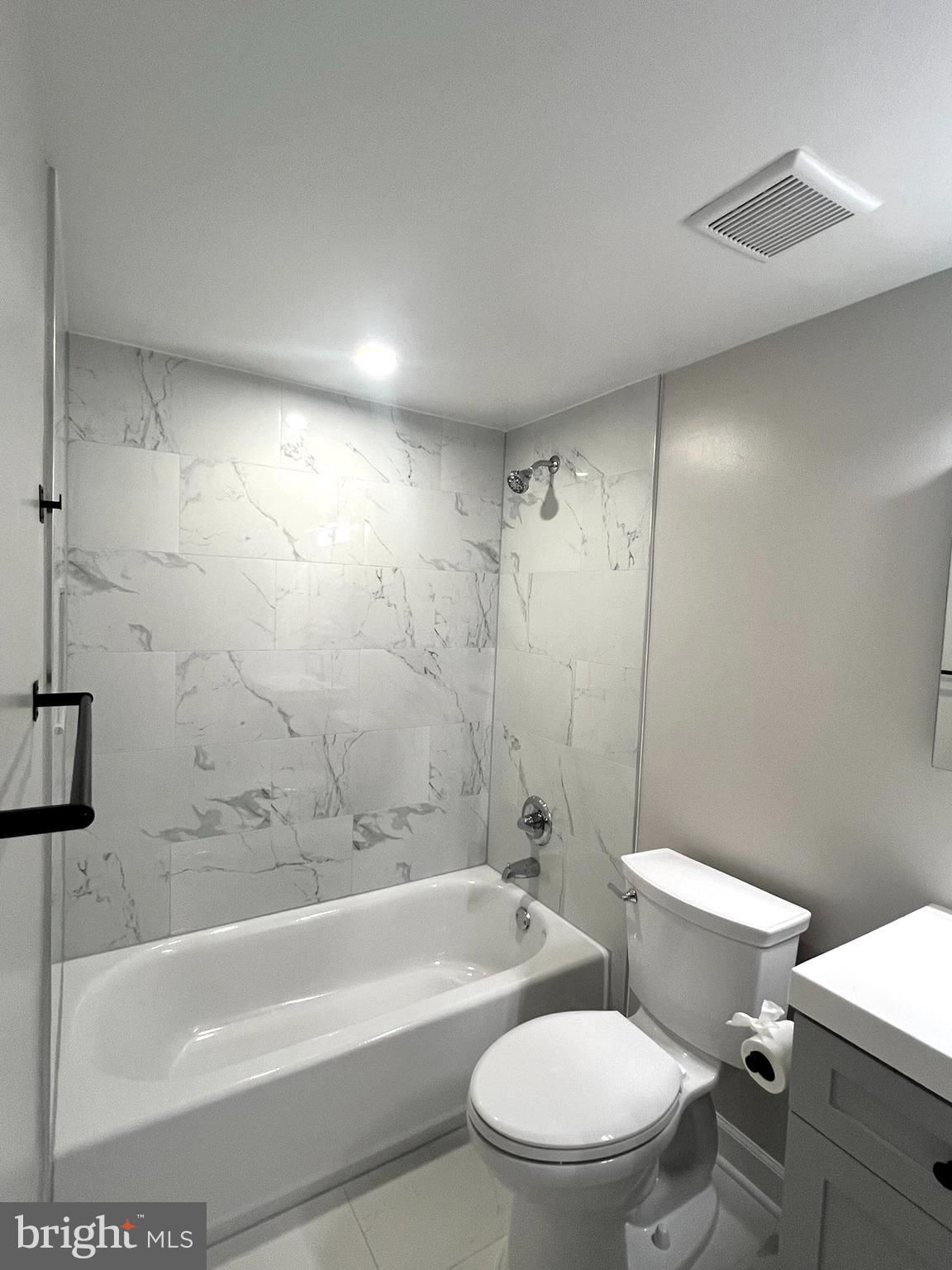 HUNTING RIDGE CONDOMINIUM - Residential Lease