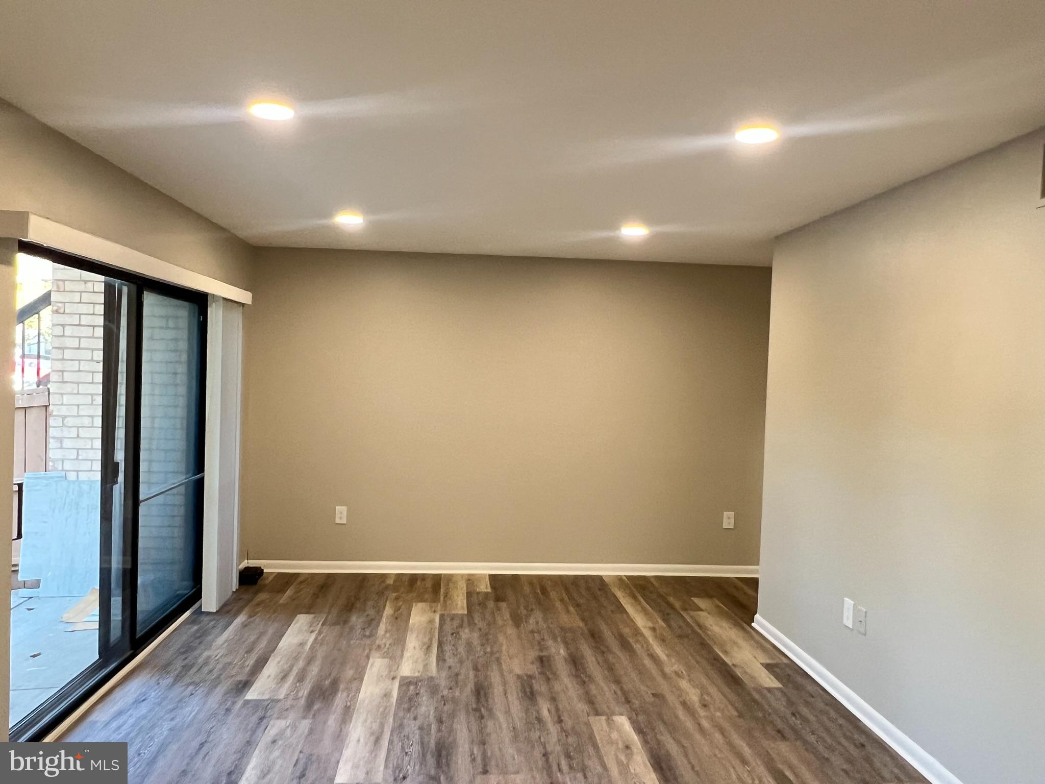 HUNTING RIDGE CONDOMINIUM - Residential Lease