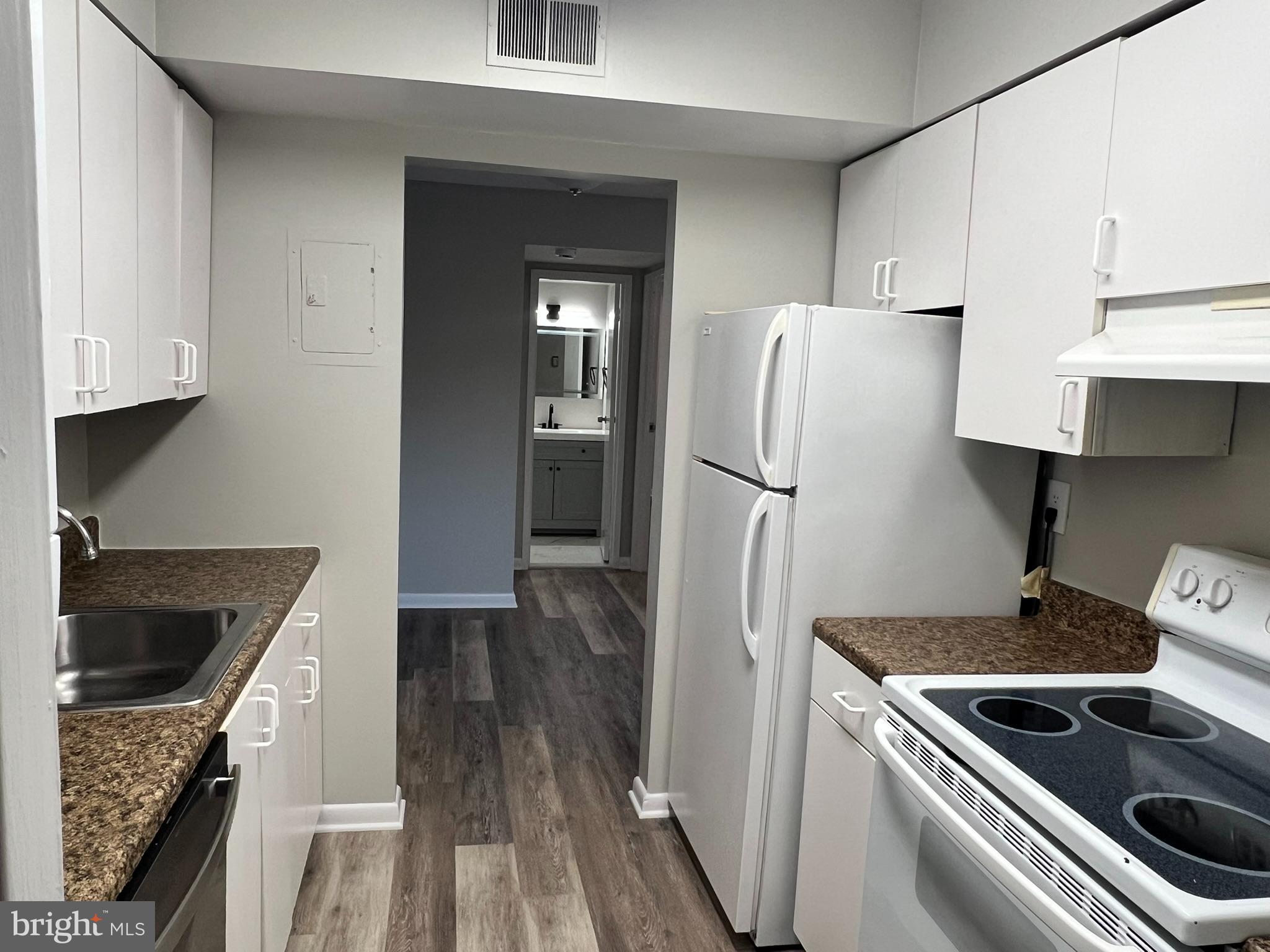 HUNTING RIDGE CONDOMINIUM - Residential Lease