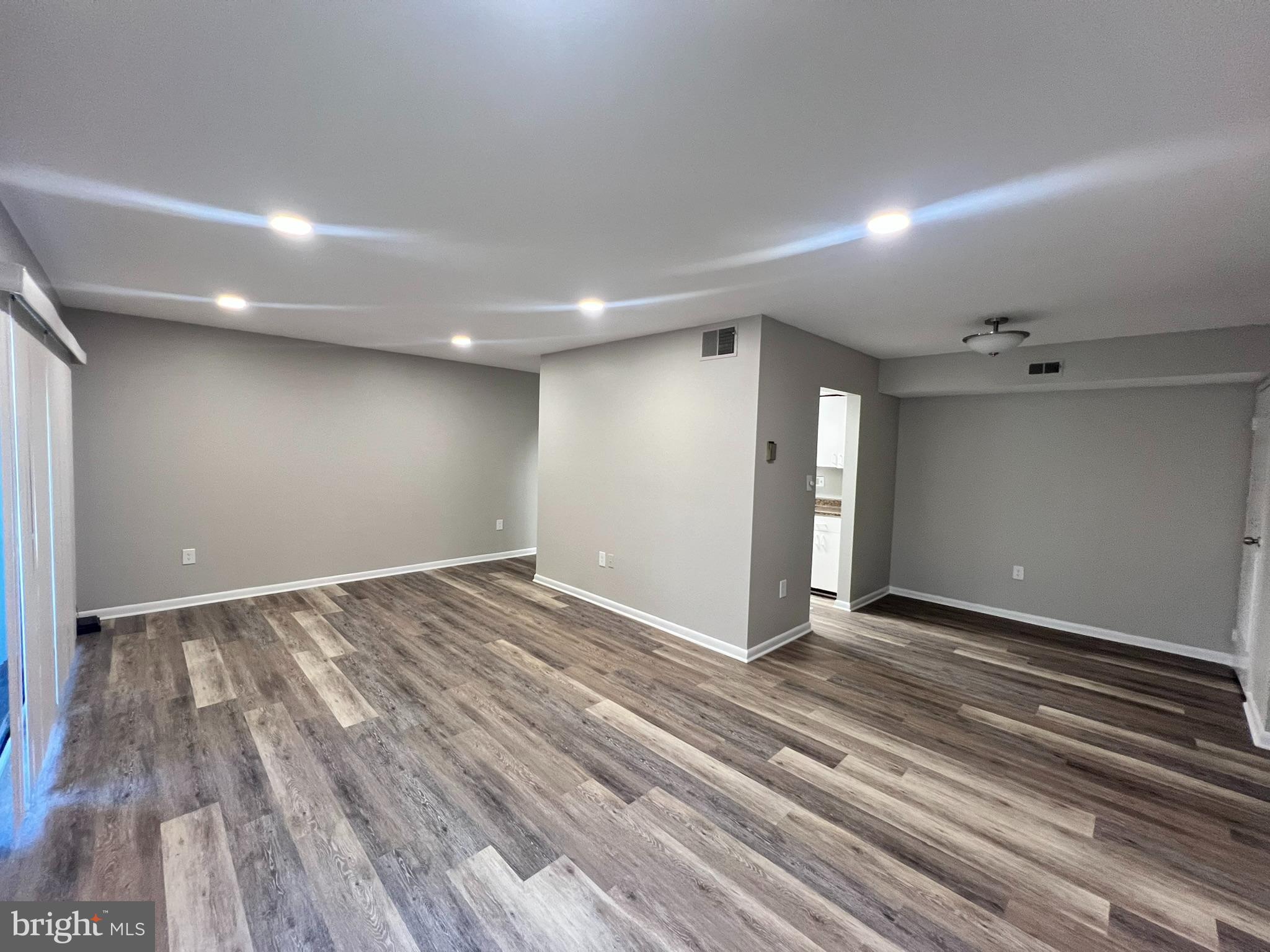 HUNTING RIDGE CONDOMINIUM - Residential Lease