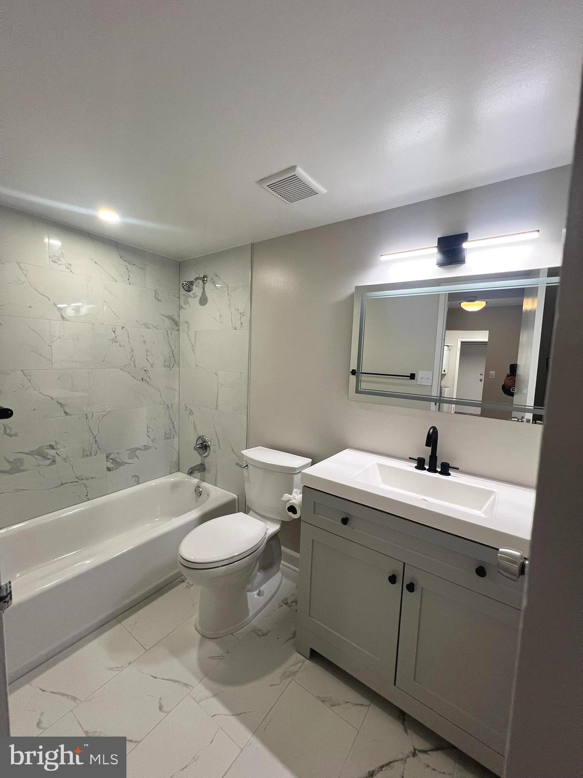 HUNTING RIDGE CONDOMINIUM - Residential Lease