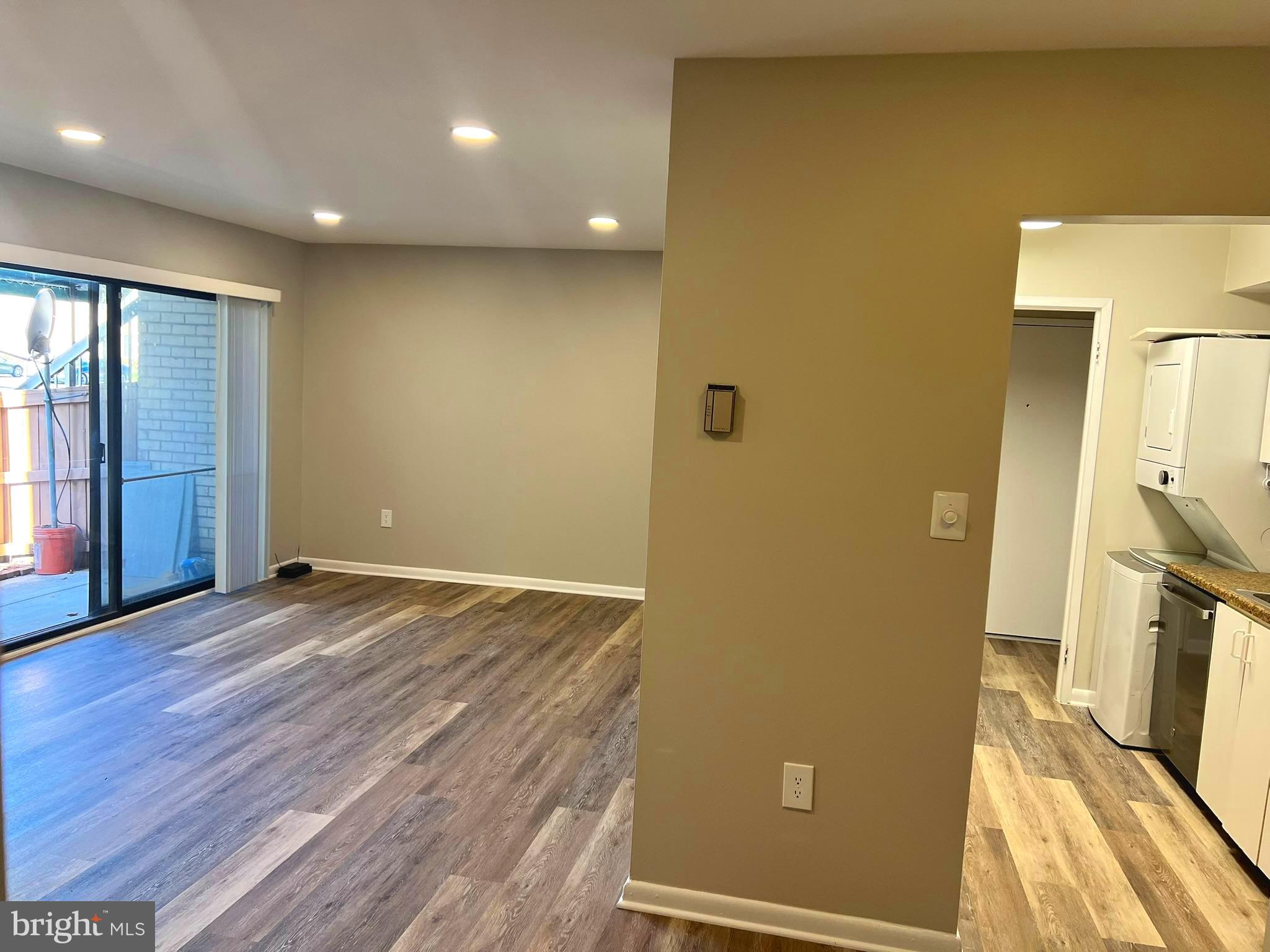 HUNTING RIDGE CONDOMINIUM - Residential Lease