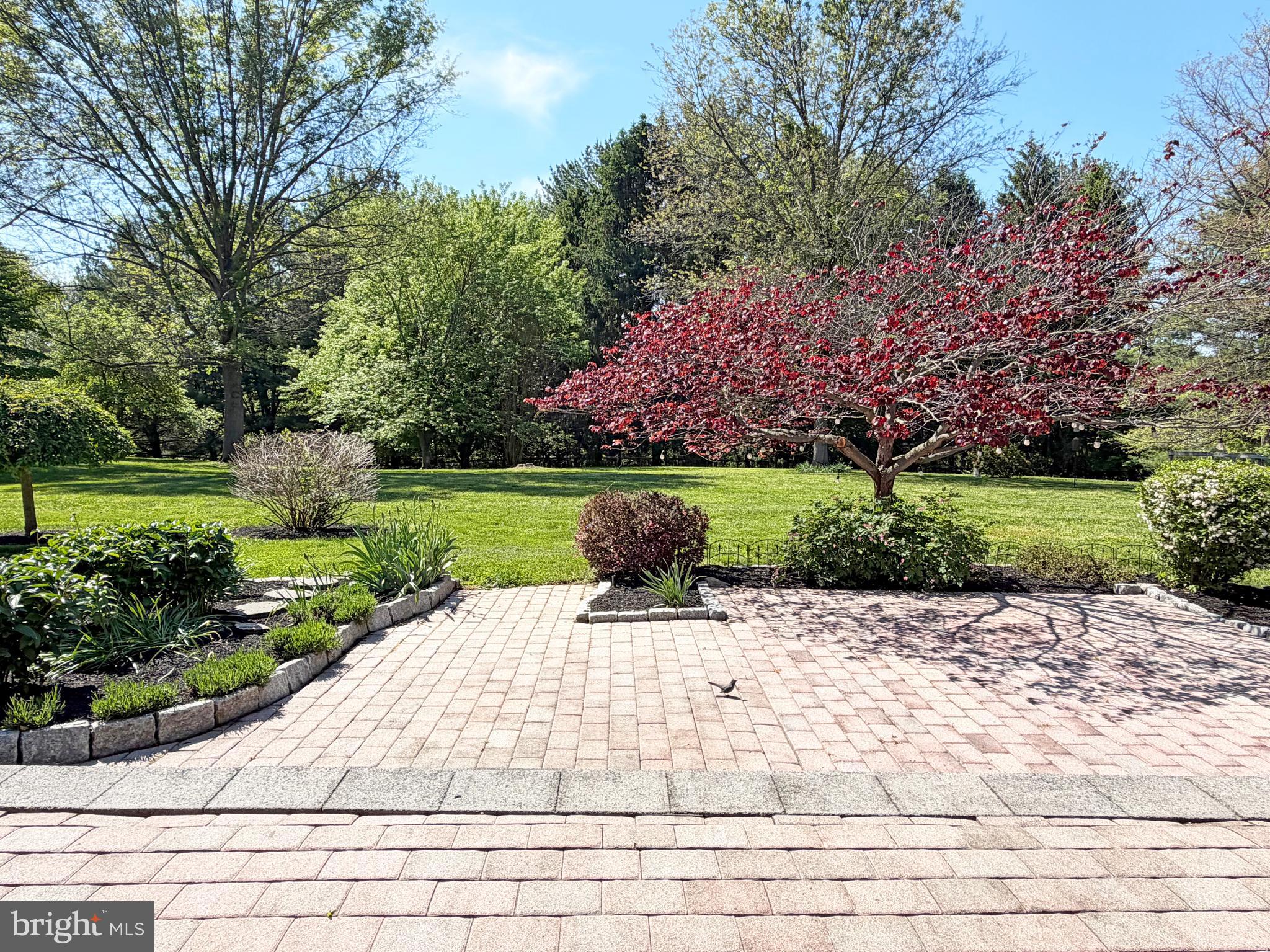 ROUND HILL - Residential