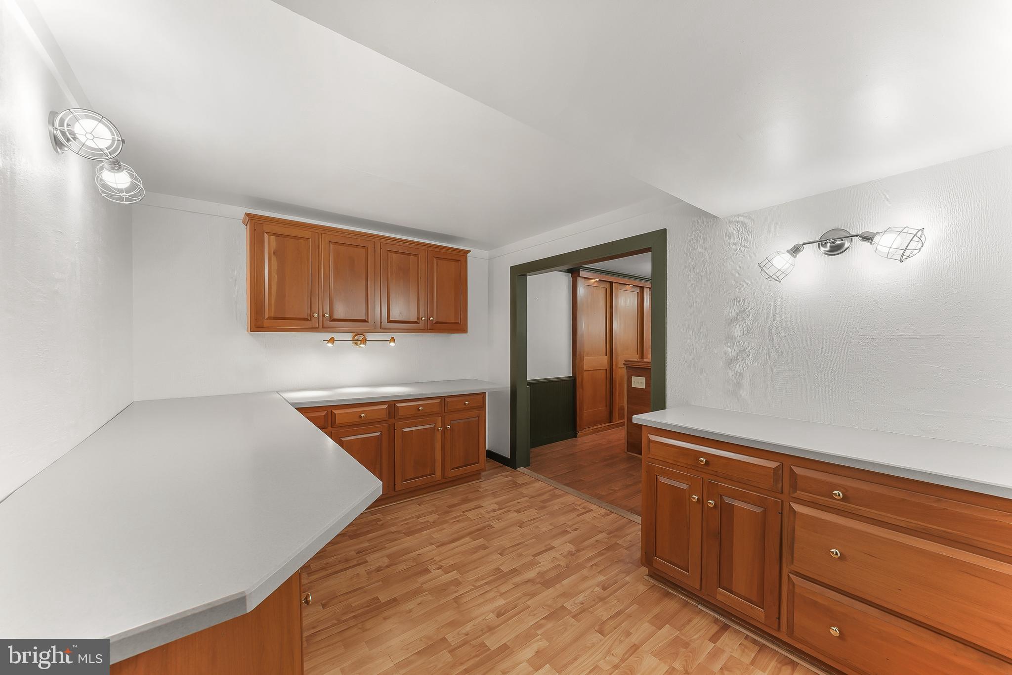 ROUND HILL - Residential