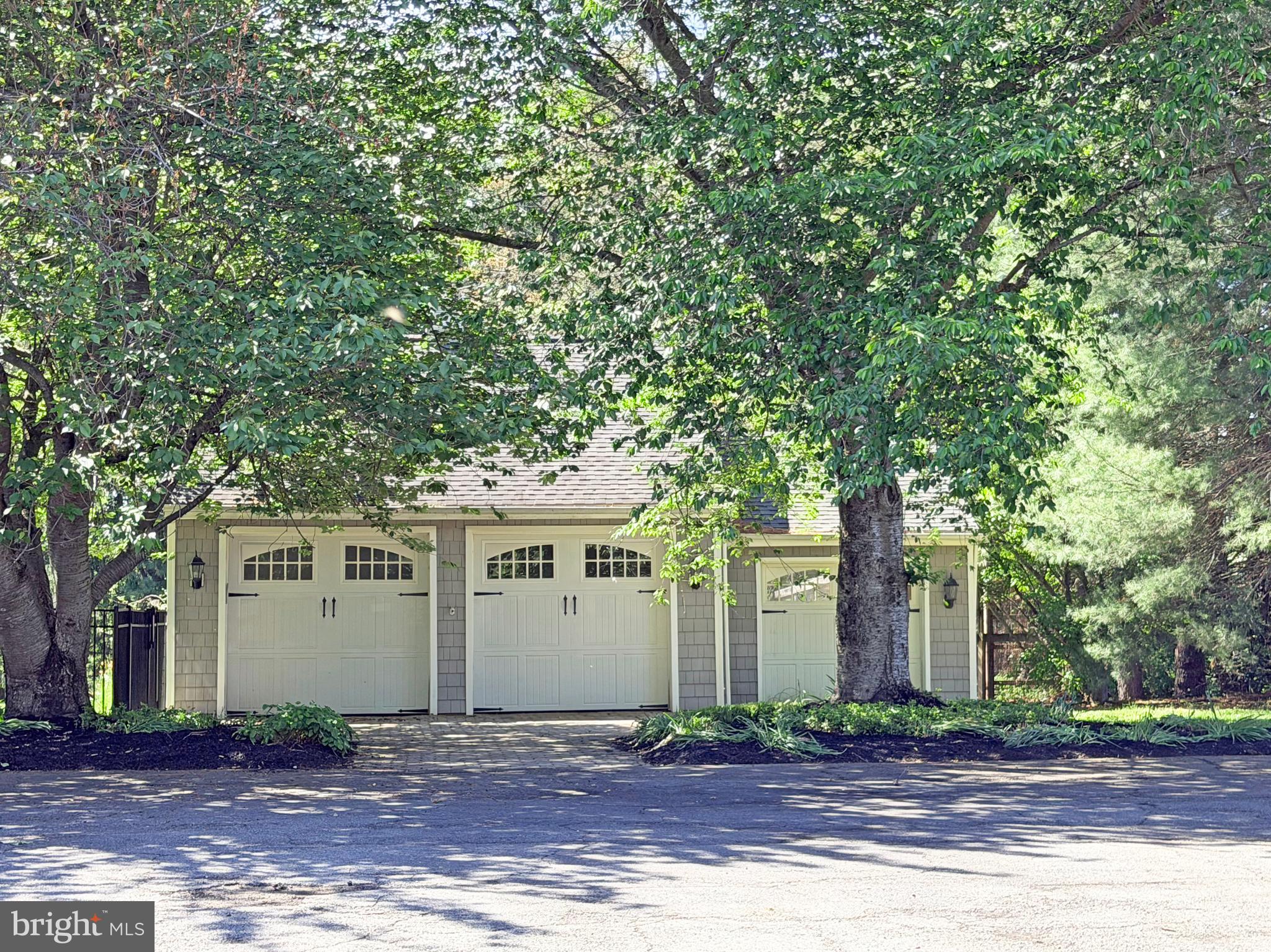 ROUND HILL - Residential