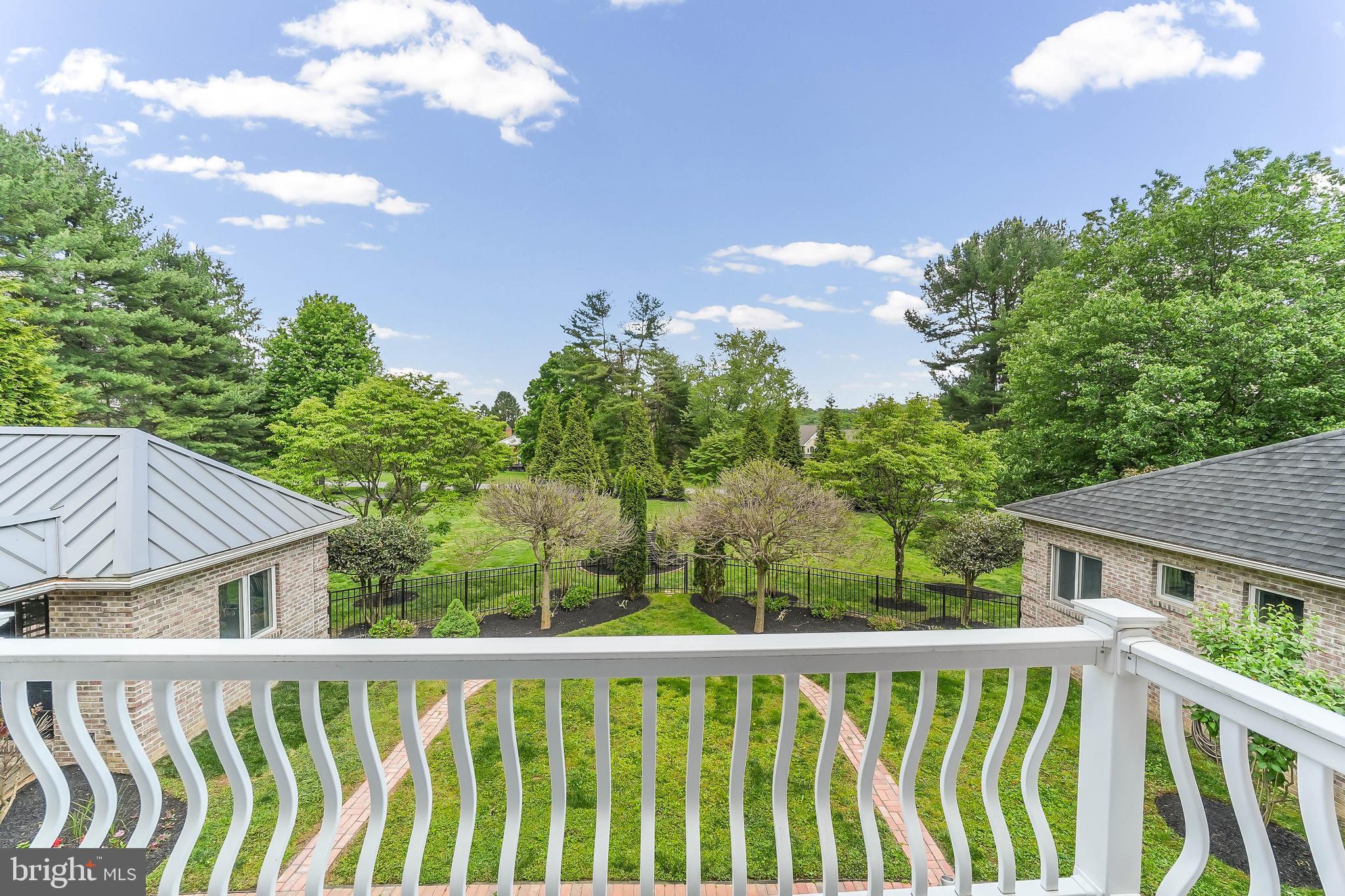 ROUND HILL - Residential