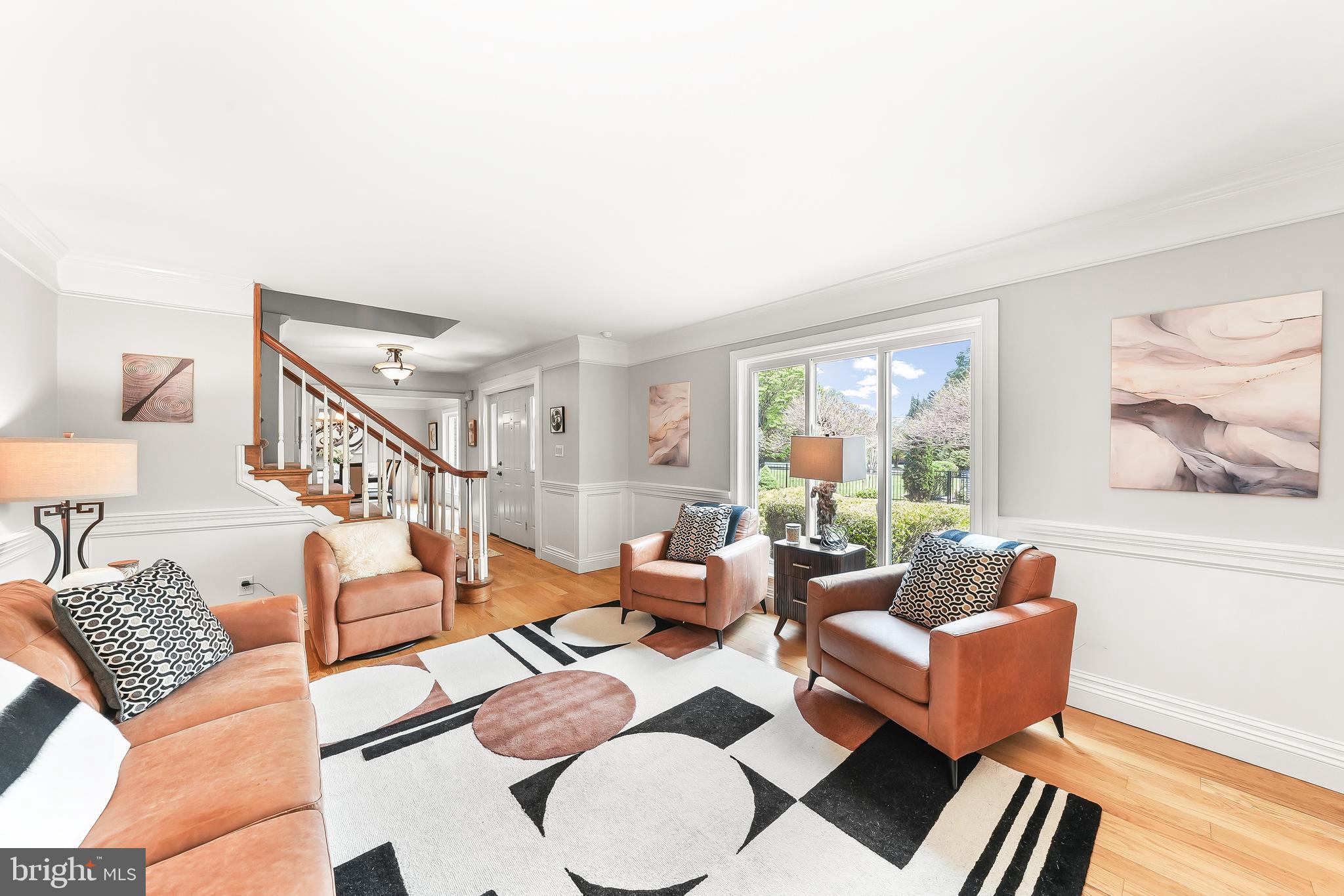 ROUND HILL - Residential