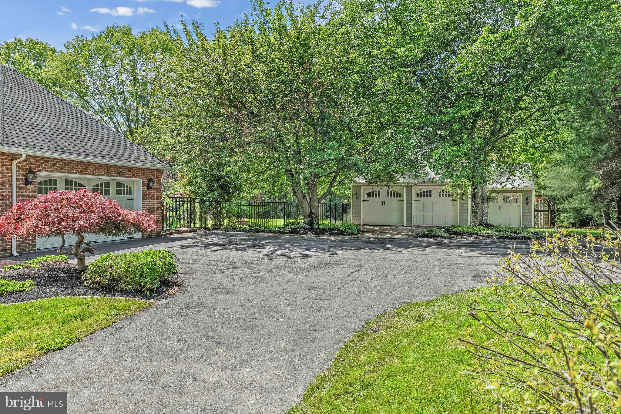 ROUND HILL - Residential