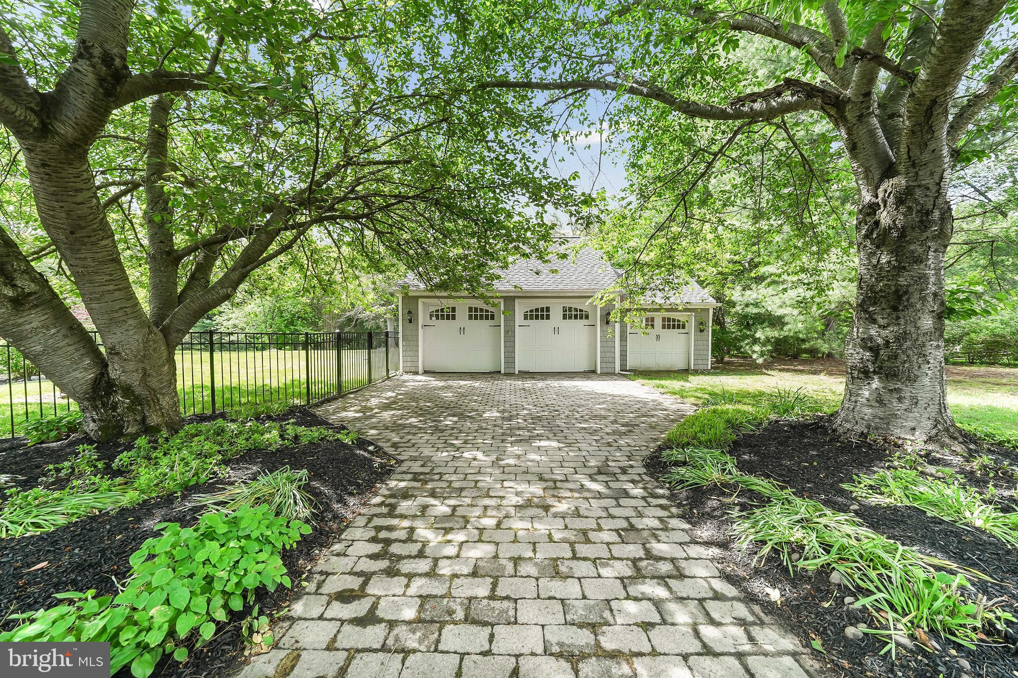 ROUND HILL - Residential