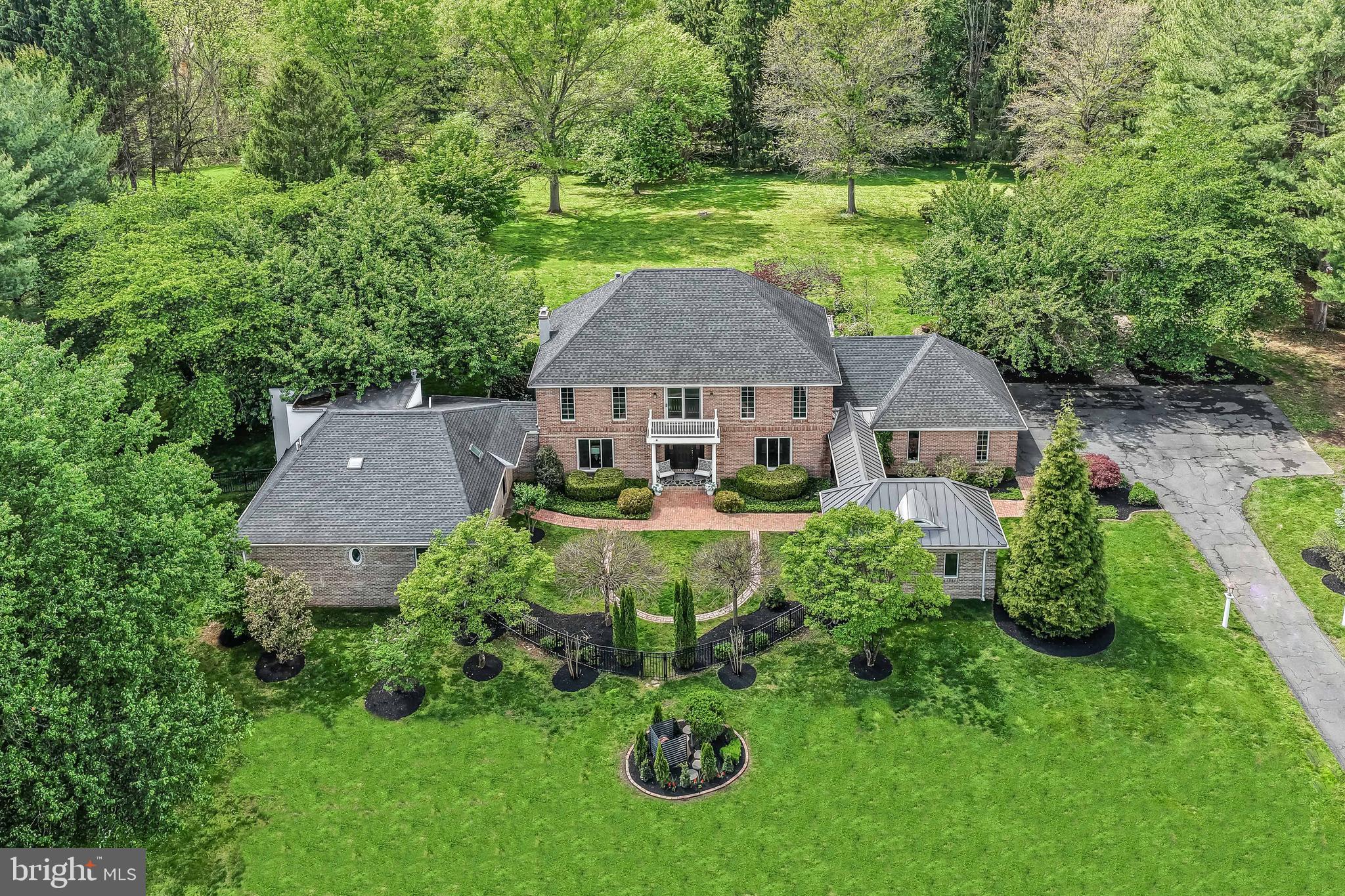 ROUND HILL - Residential