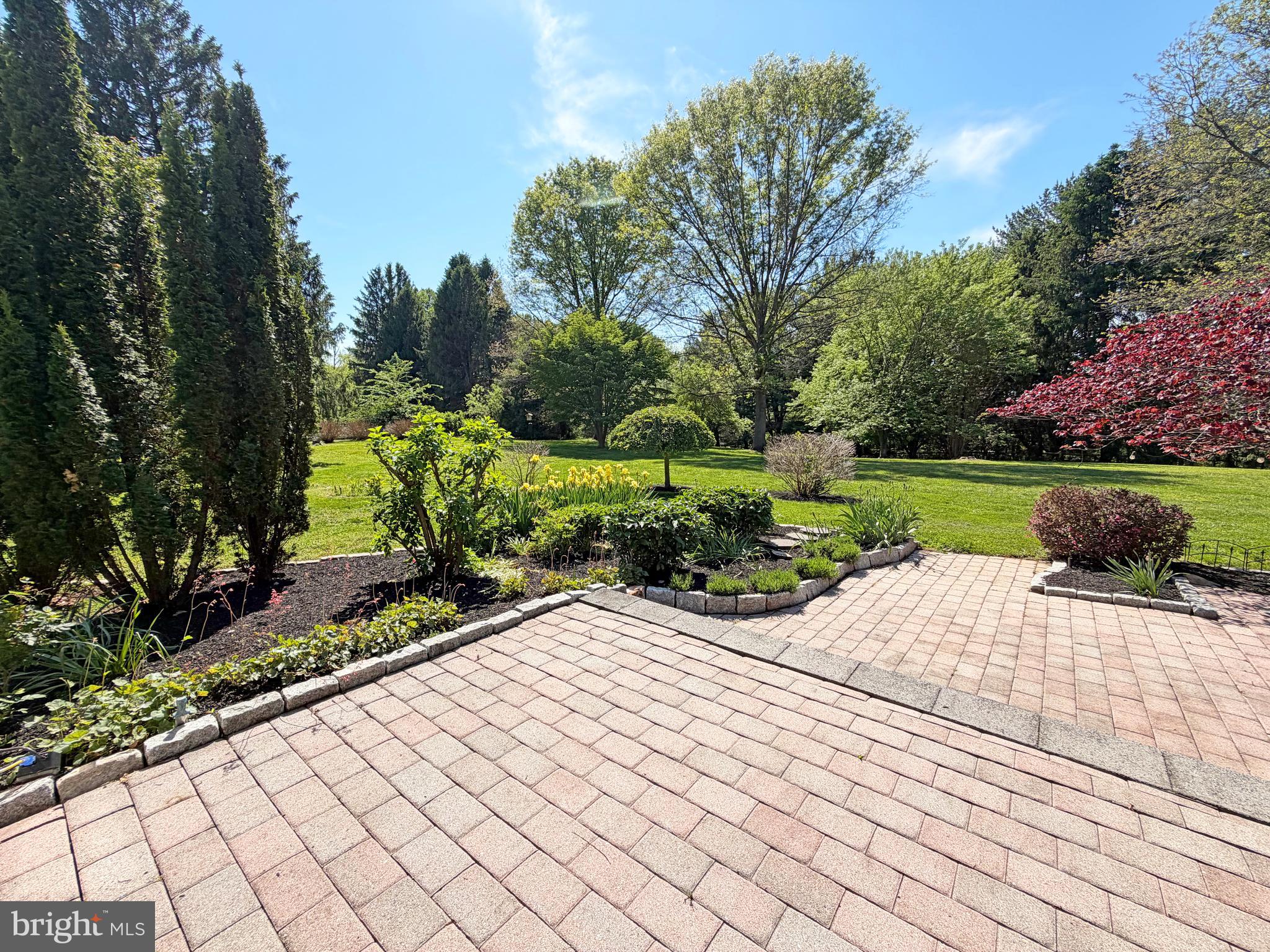 ROUND HILL - Residential
