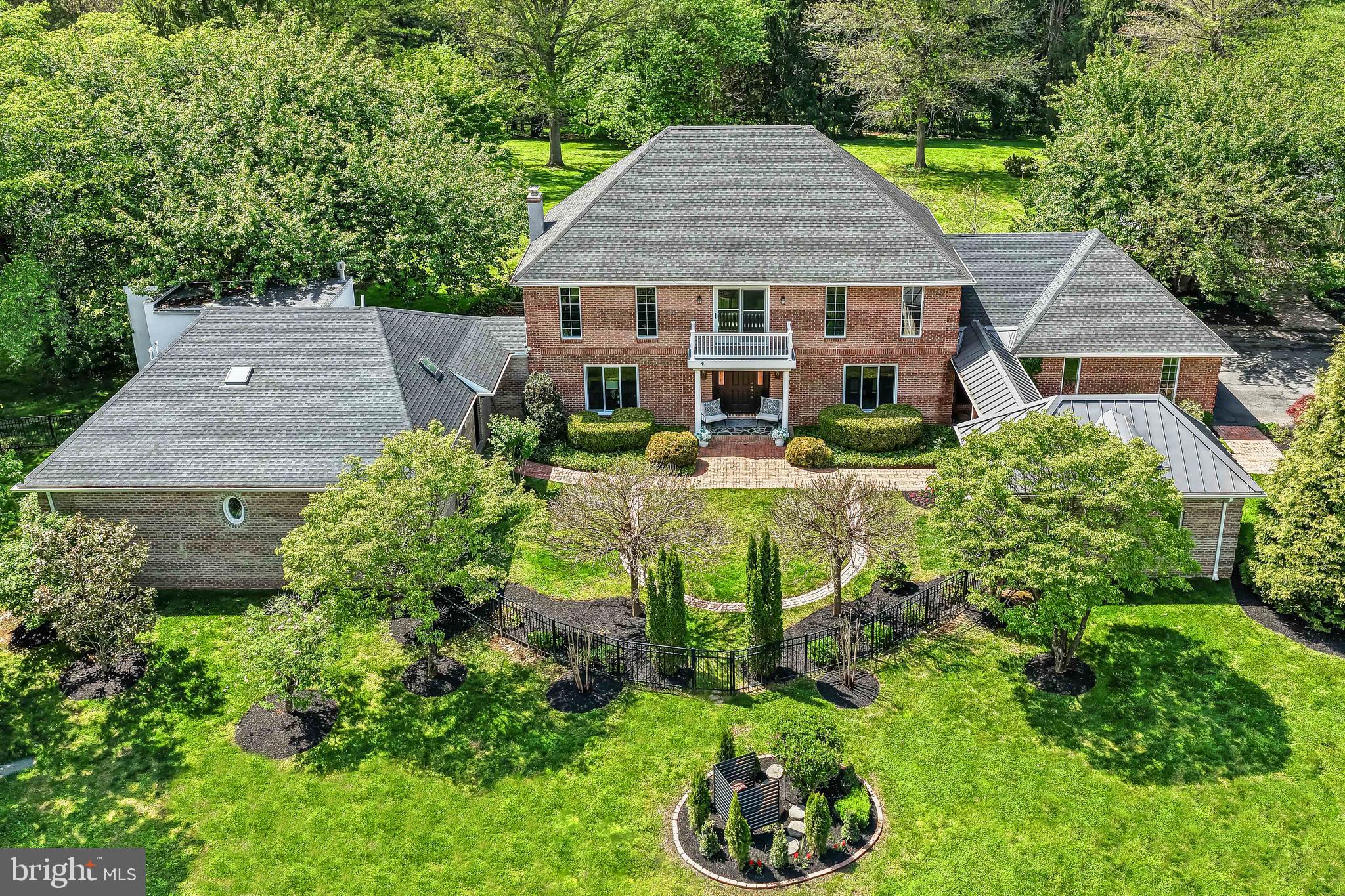 ROUND HILL - Residential