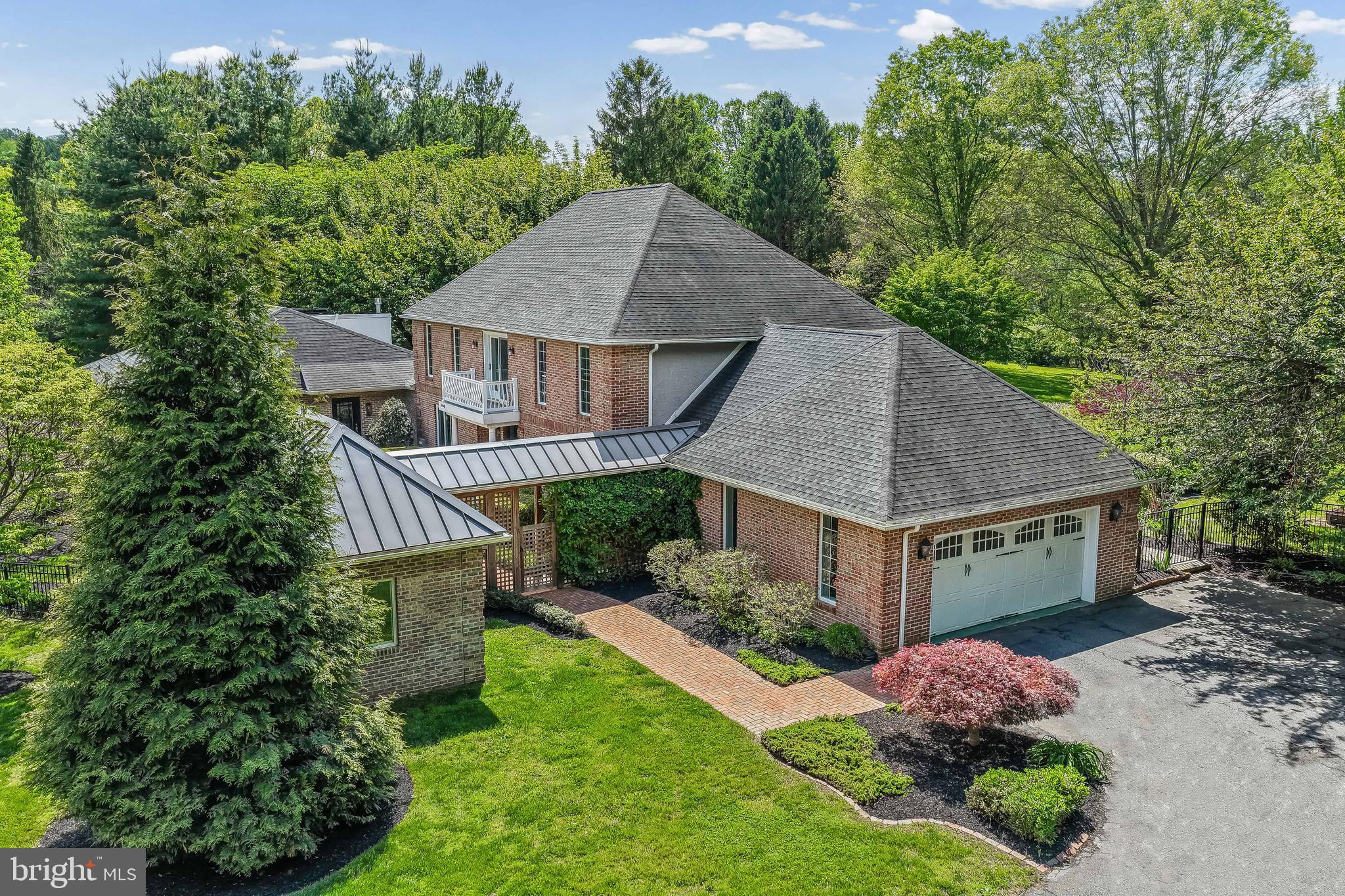 ROUND HILL - Residential