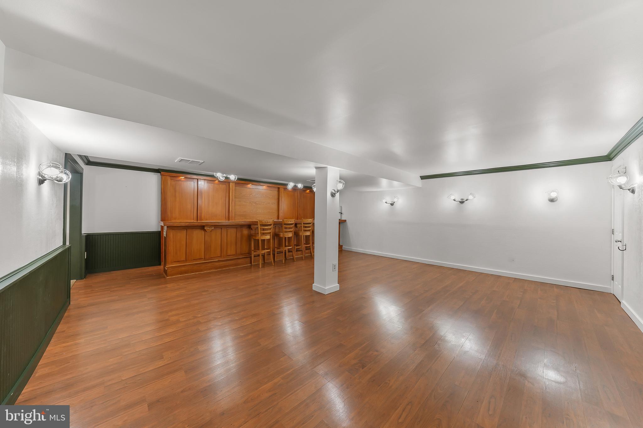 ROUND HILL - Residential