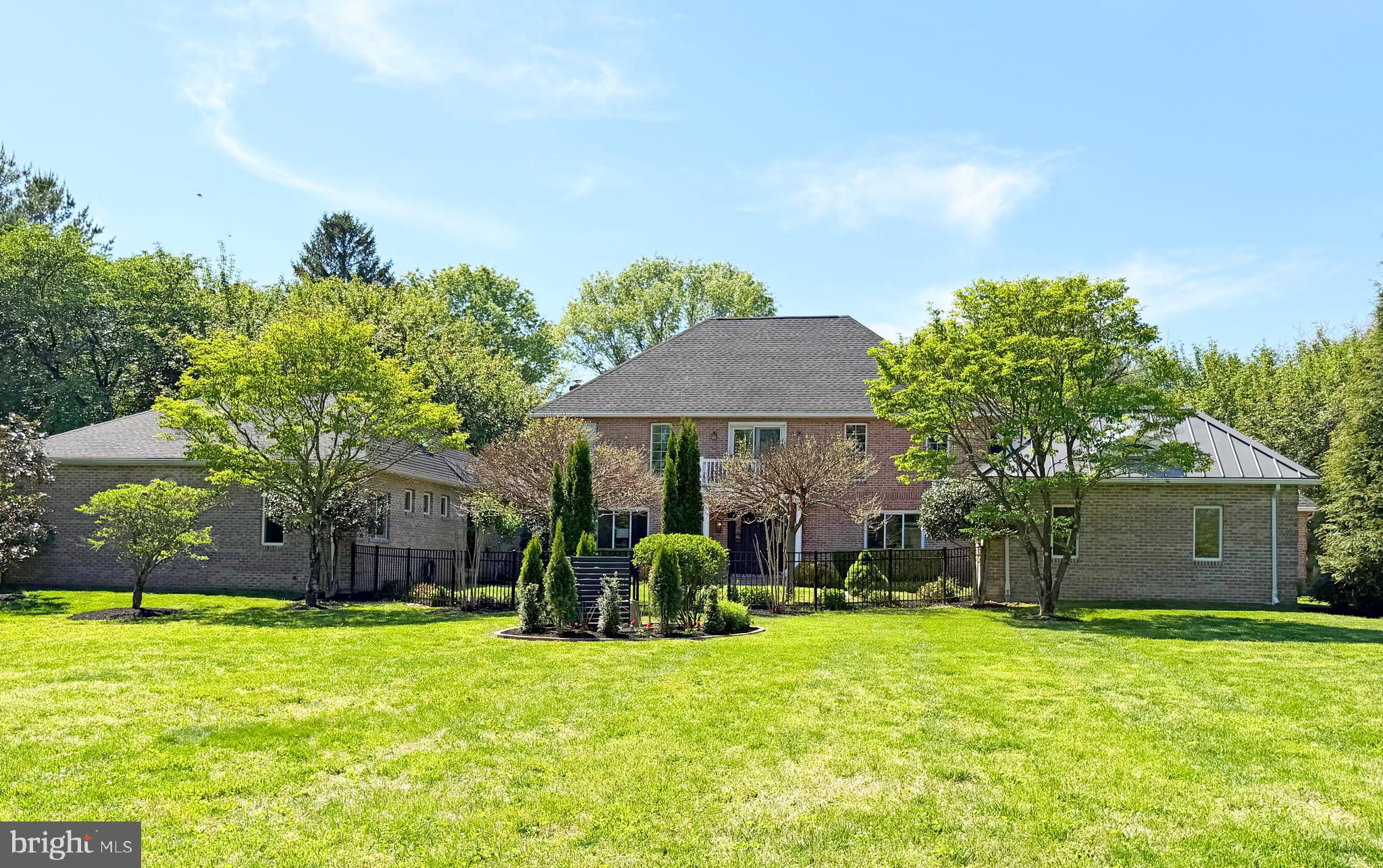 ROUND HILL - Residential