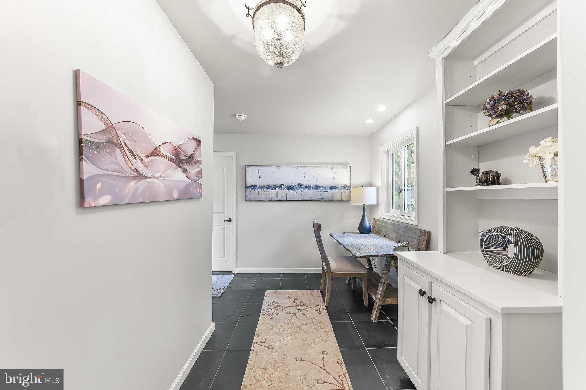 ROUND HILL - Residential