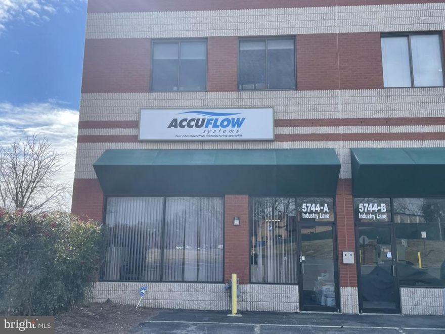 1,800 SF Office / Warehouse Condo with Additional Large Open Office in the Mezzanine Level.  14 ft. ceilings.  Quick Access to Interstate 270 & Interstate 70.  Networked Area with Phone Jacks Throughout 
10’ x 10’ Drive-In Door in Warehouse Area. Mezzanine Office with Storage Closet.  Zoning LI = Light Industrial.