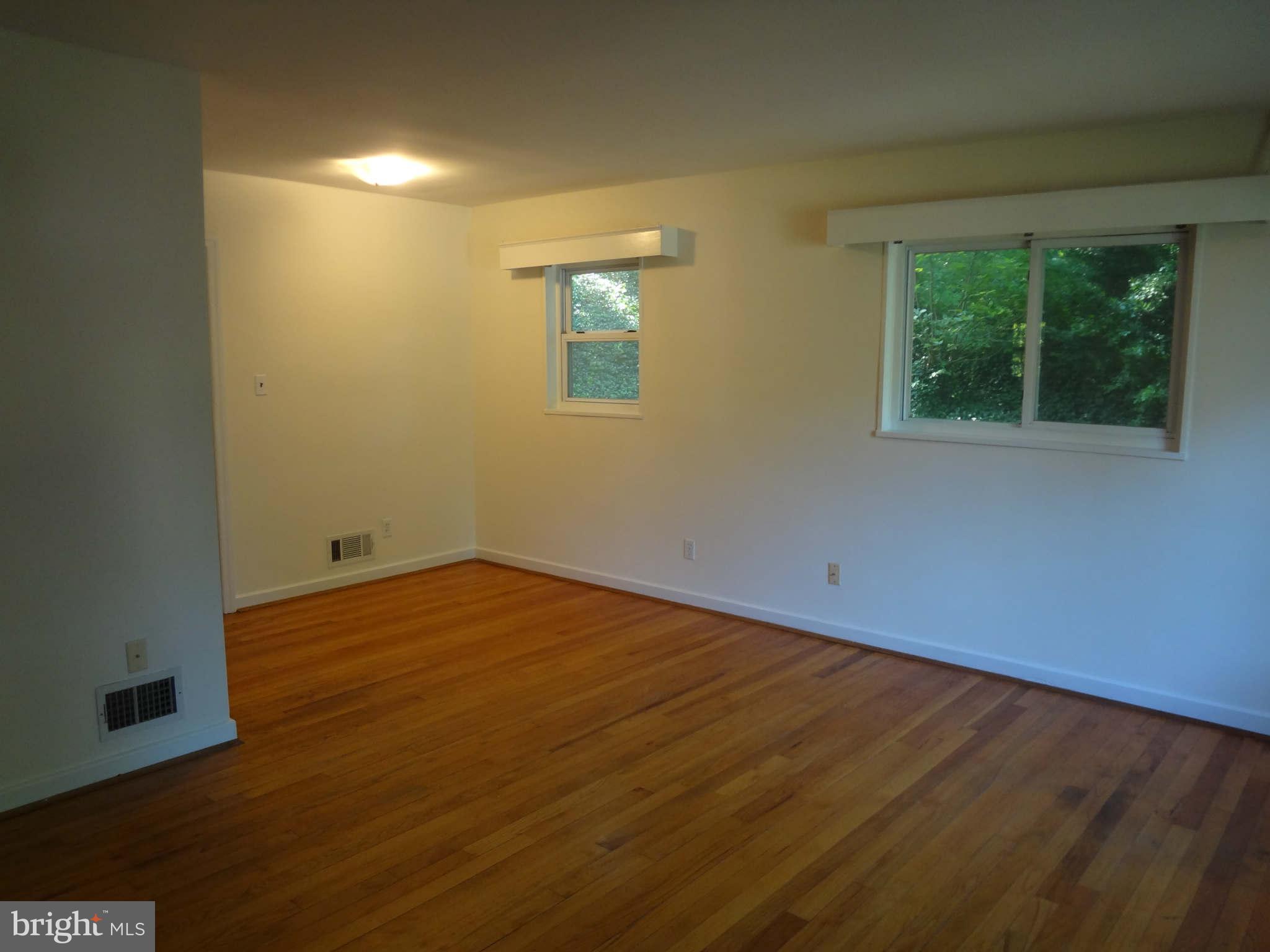 DONNA LEE GARDENS - Residential Lease