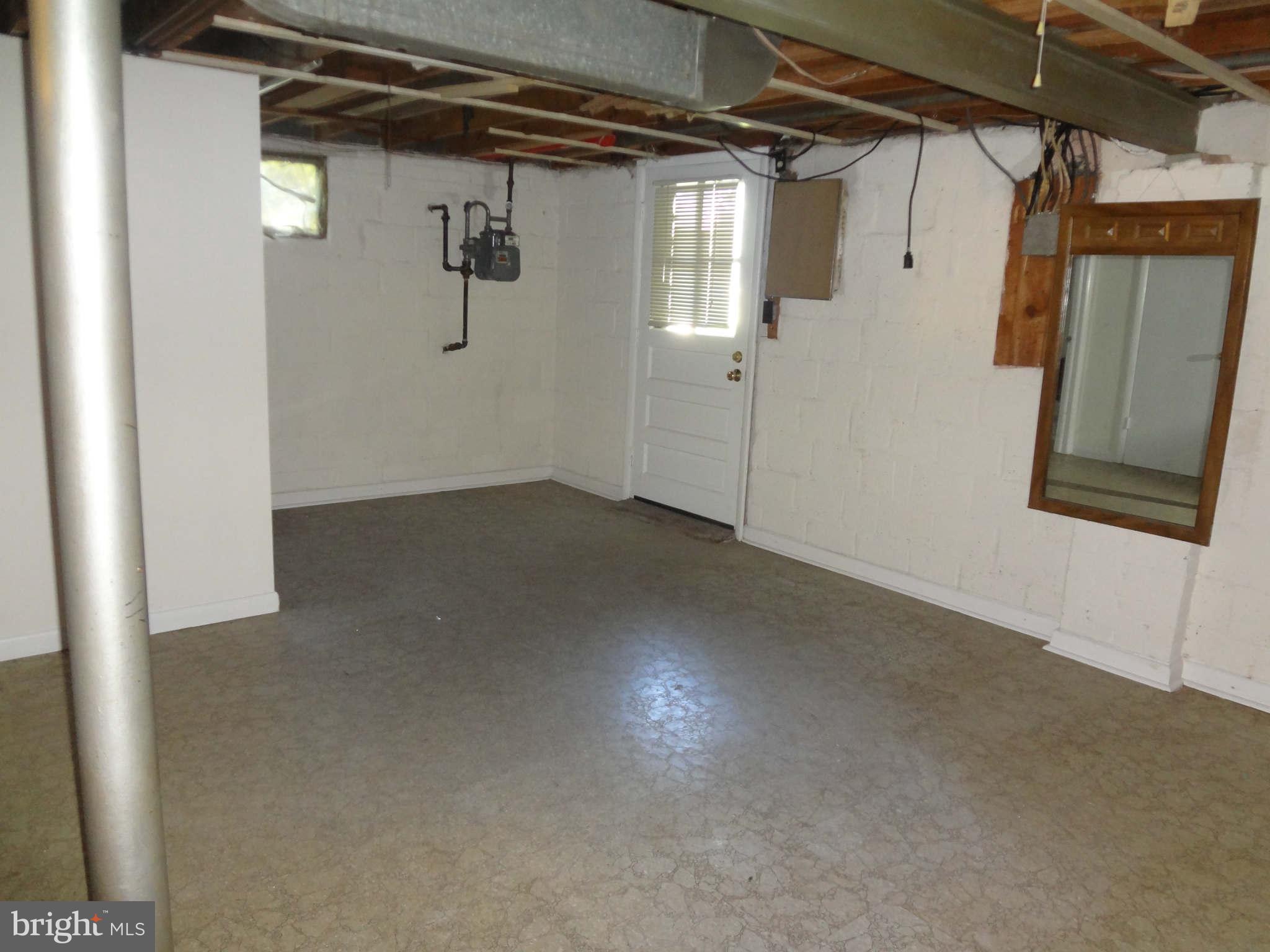 DONNA LEE GARDENS - Residential Lease