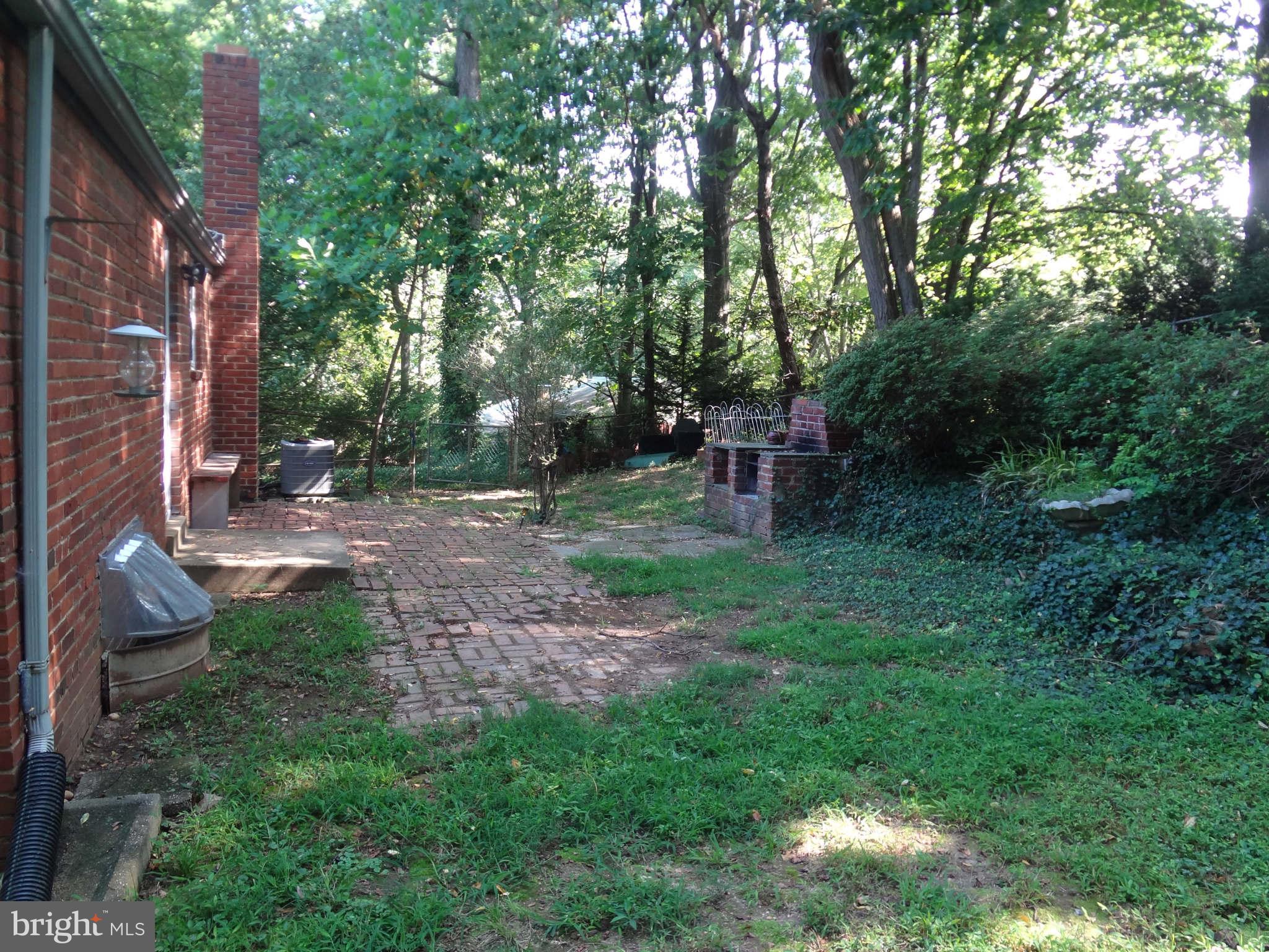 DONNA LEE GARDENS - Residential Lease