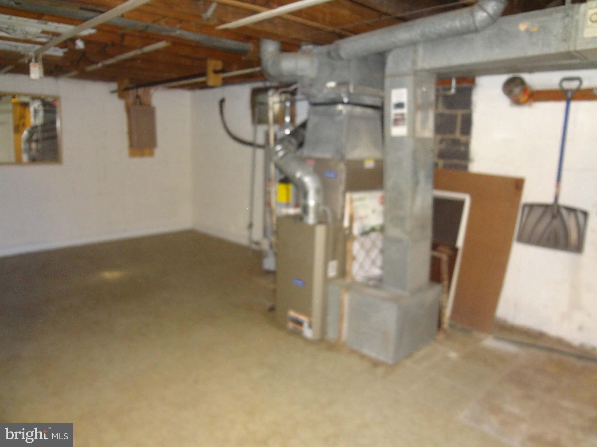 DONNA LEE GARDENS - Residential Lease