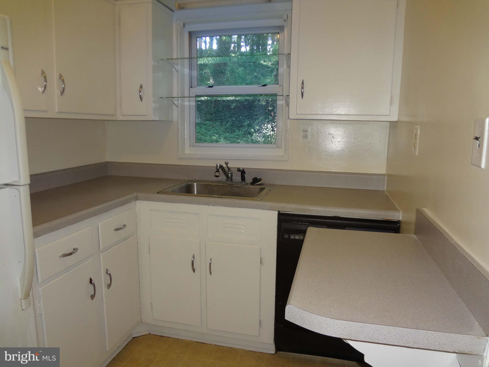 DONNA LEE GARDENS - Residential Lease