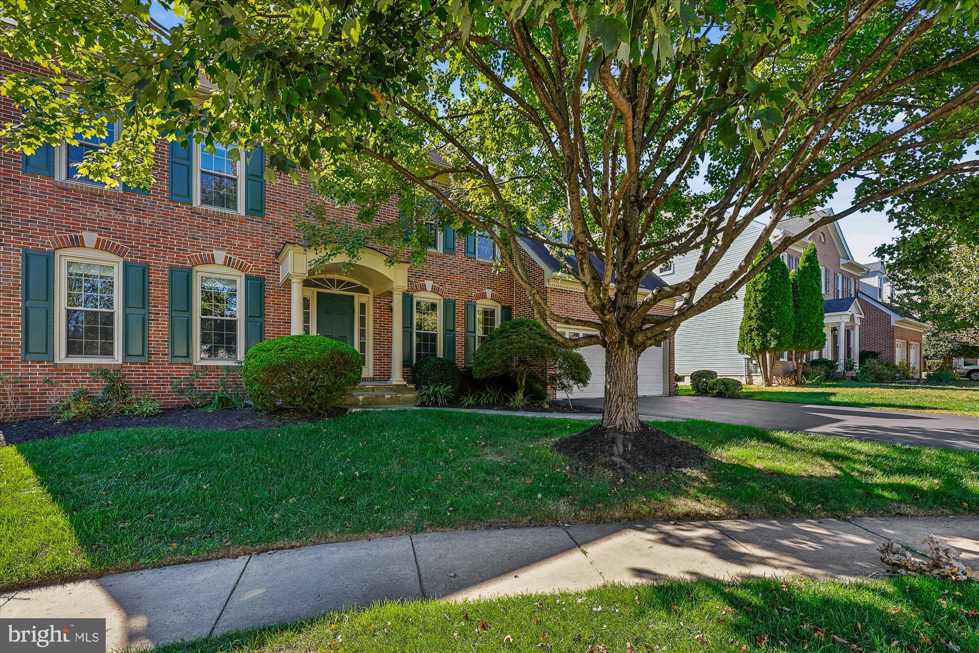 10606 MAPLECREST LANE