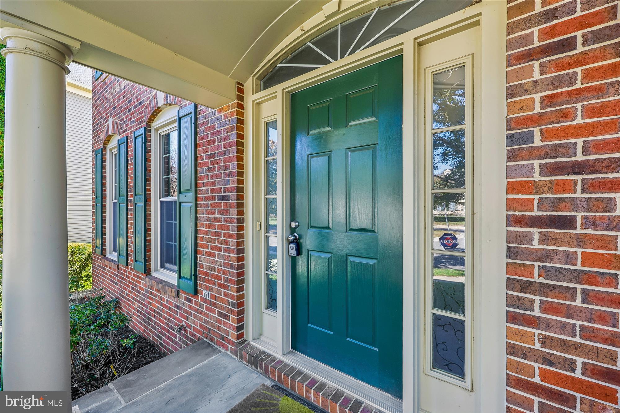 10606 MAPLECREST LANE