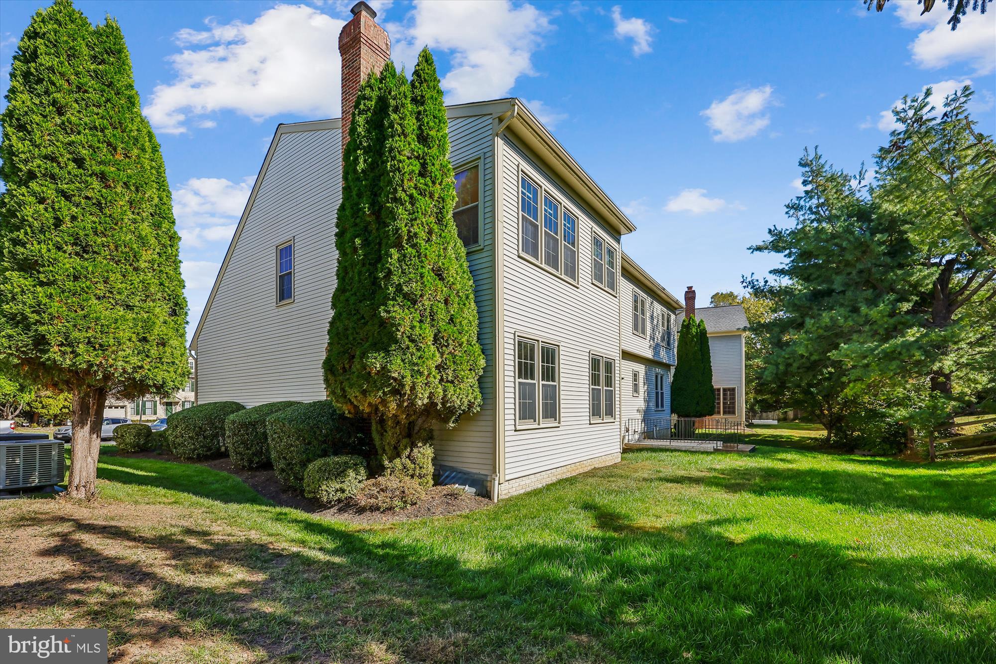 10606 MAPLECREST LANE