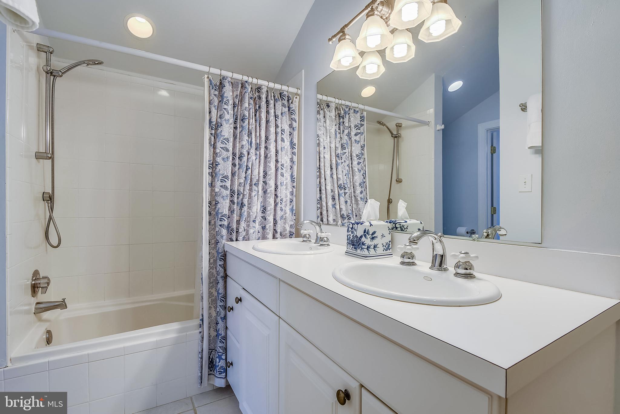 ROMAR ESTATES - Residential